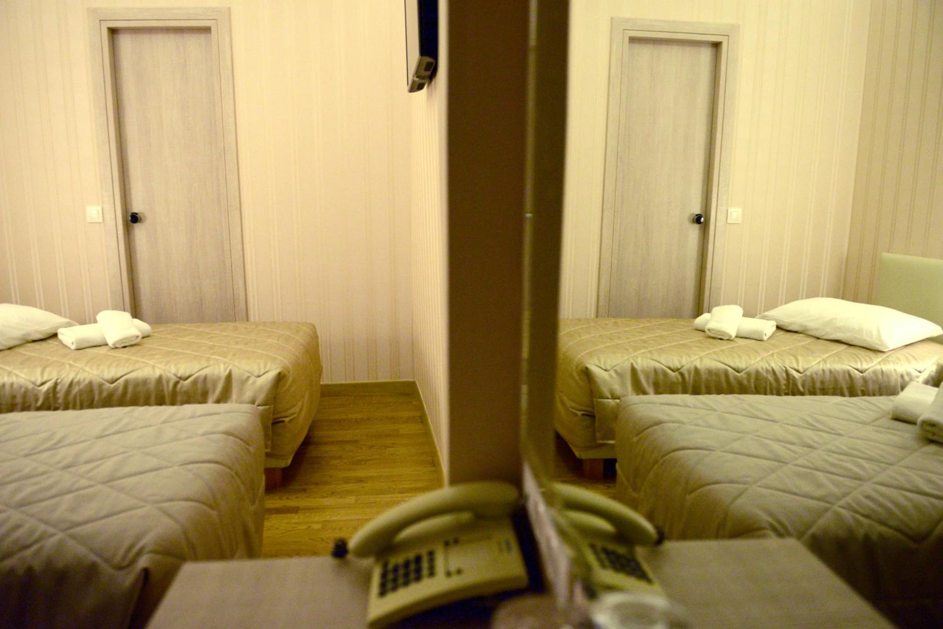 Budget Double or Twin Room with no window - Basement photo 2