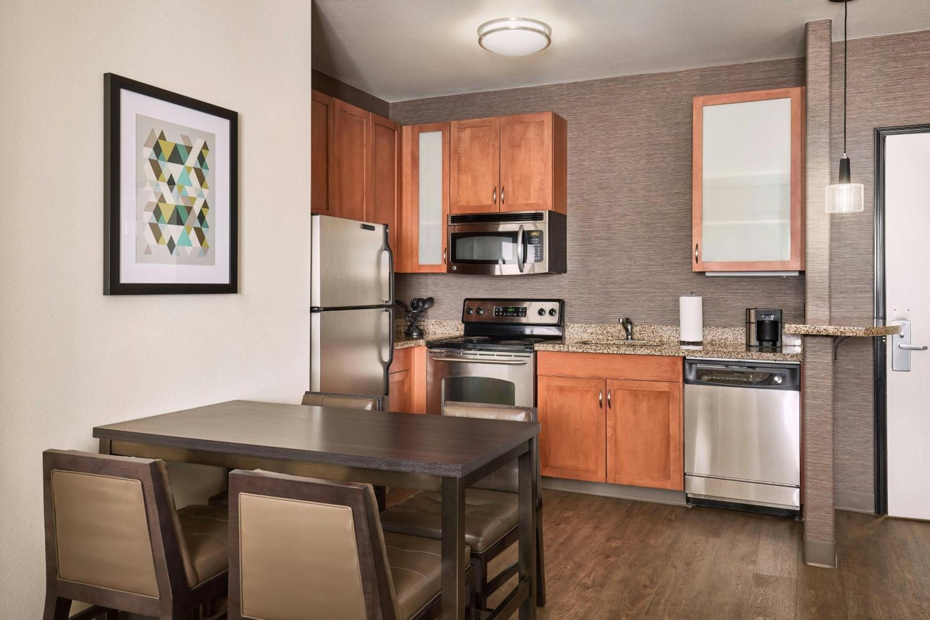 Two-Bedroom Suite - Photo 4