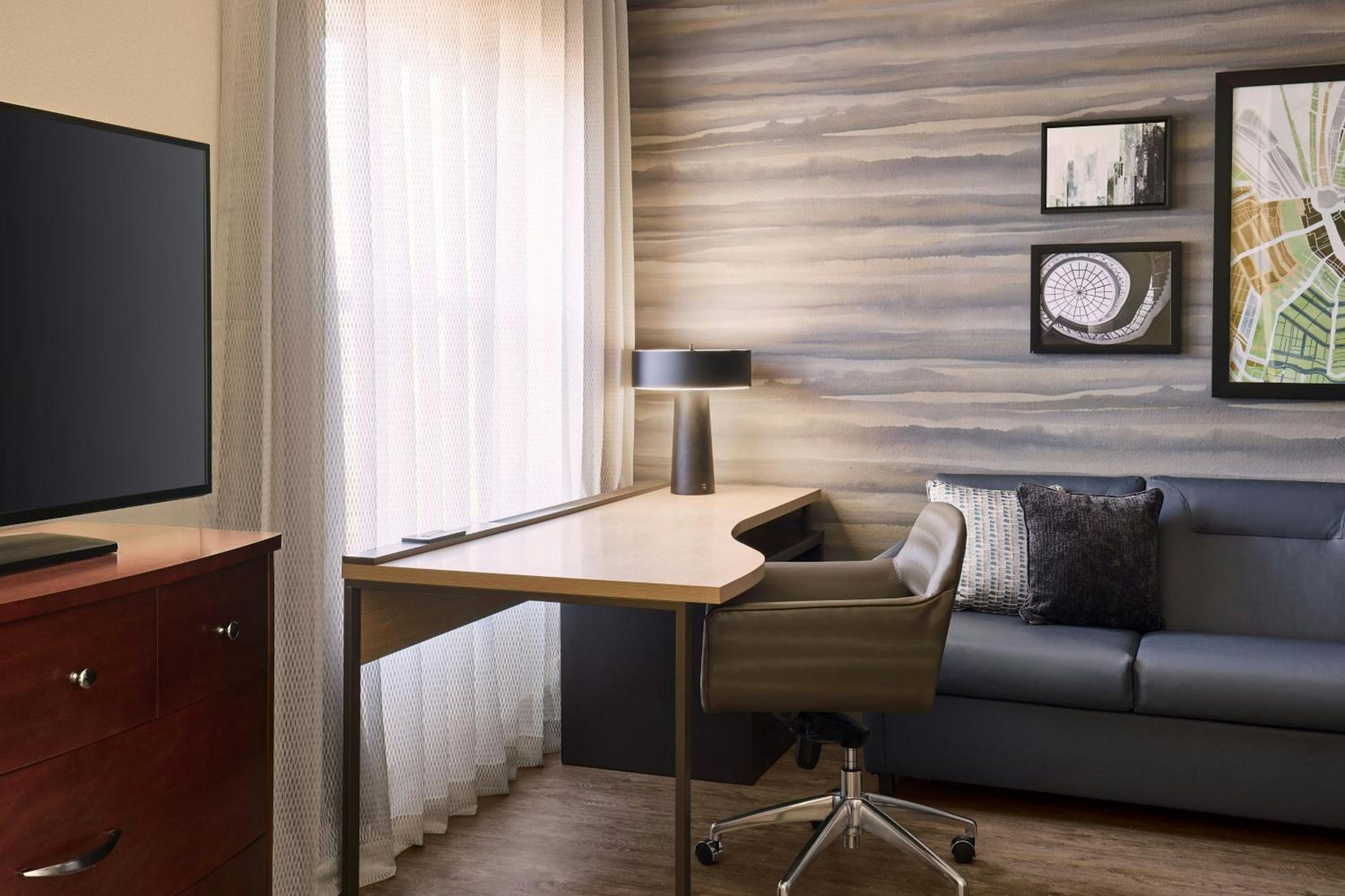Two-Bedroom Suite - Photo 3