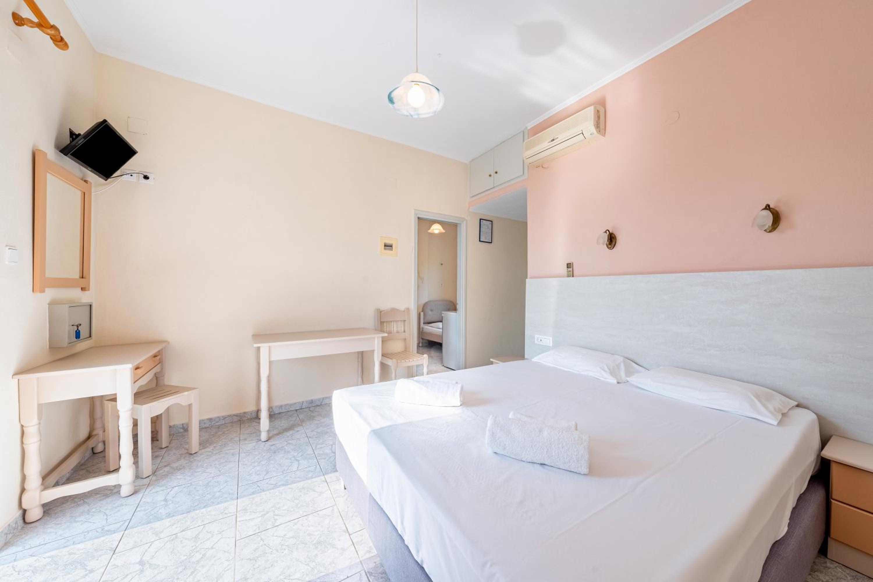 Triple Room with Shower photo 3