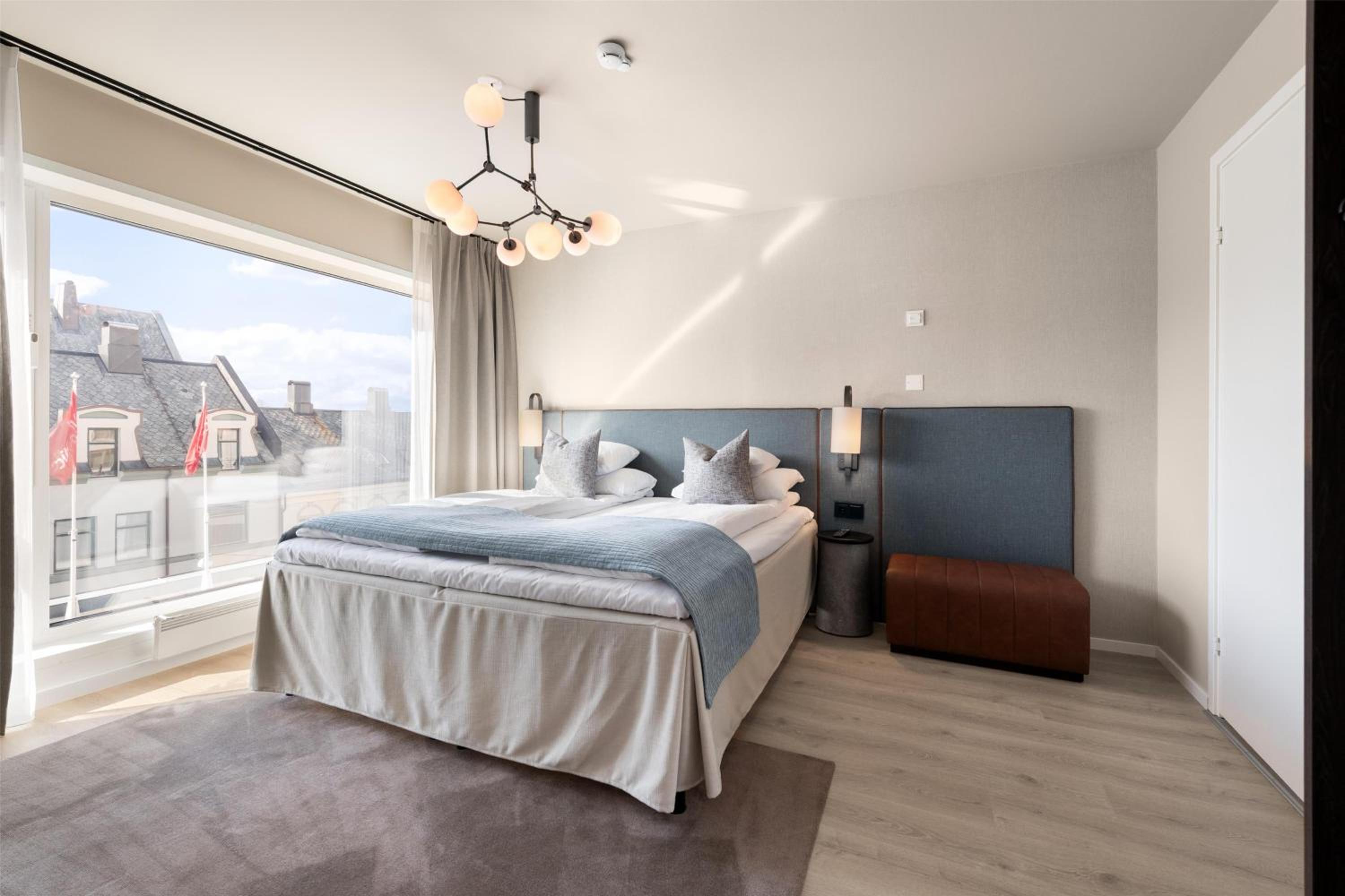 Corner Suite - Photo 5