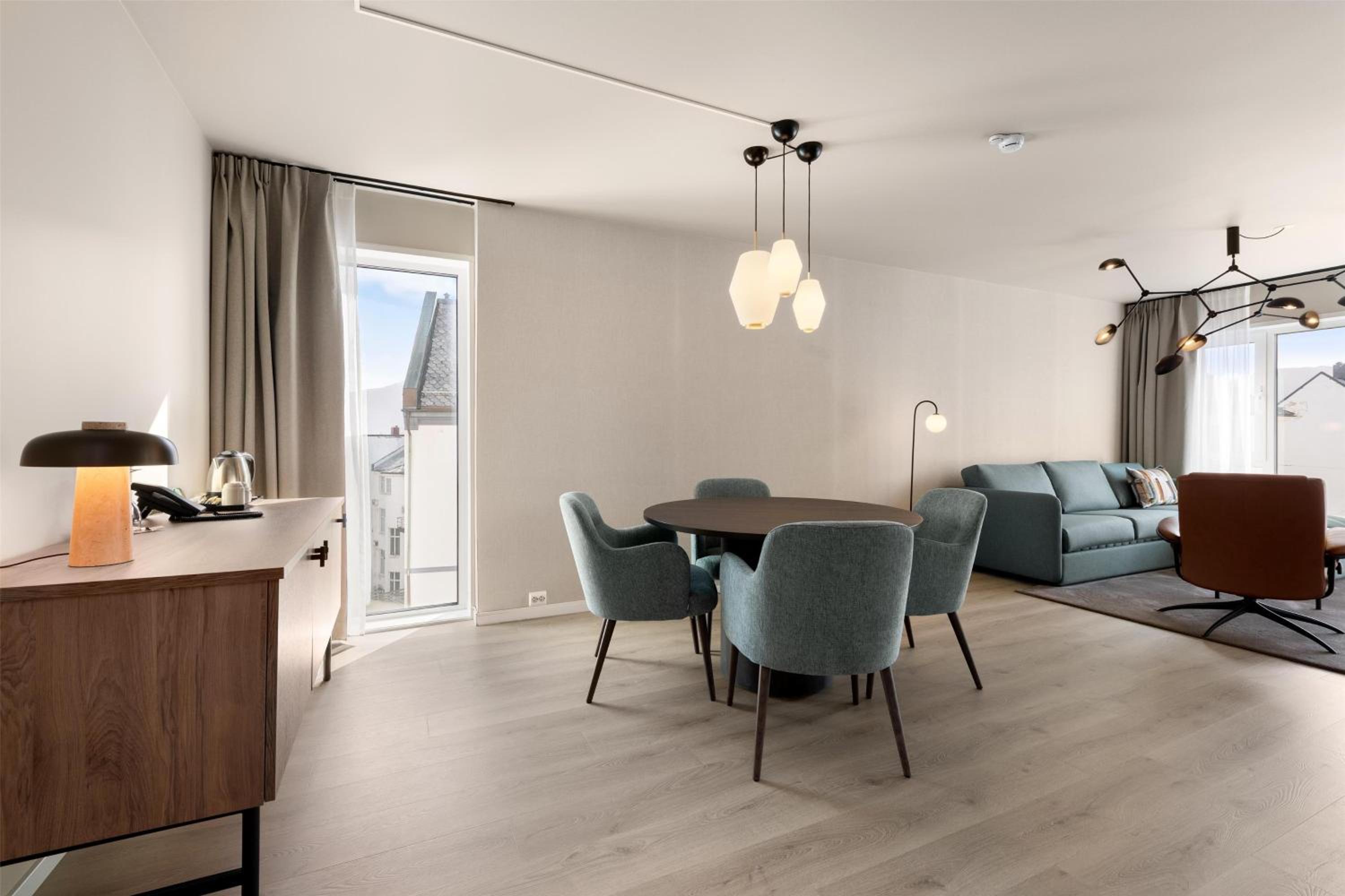 Corner Suite - Photo 4