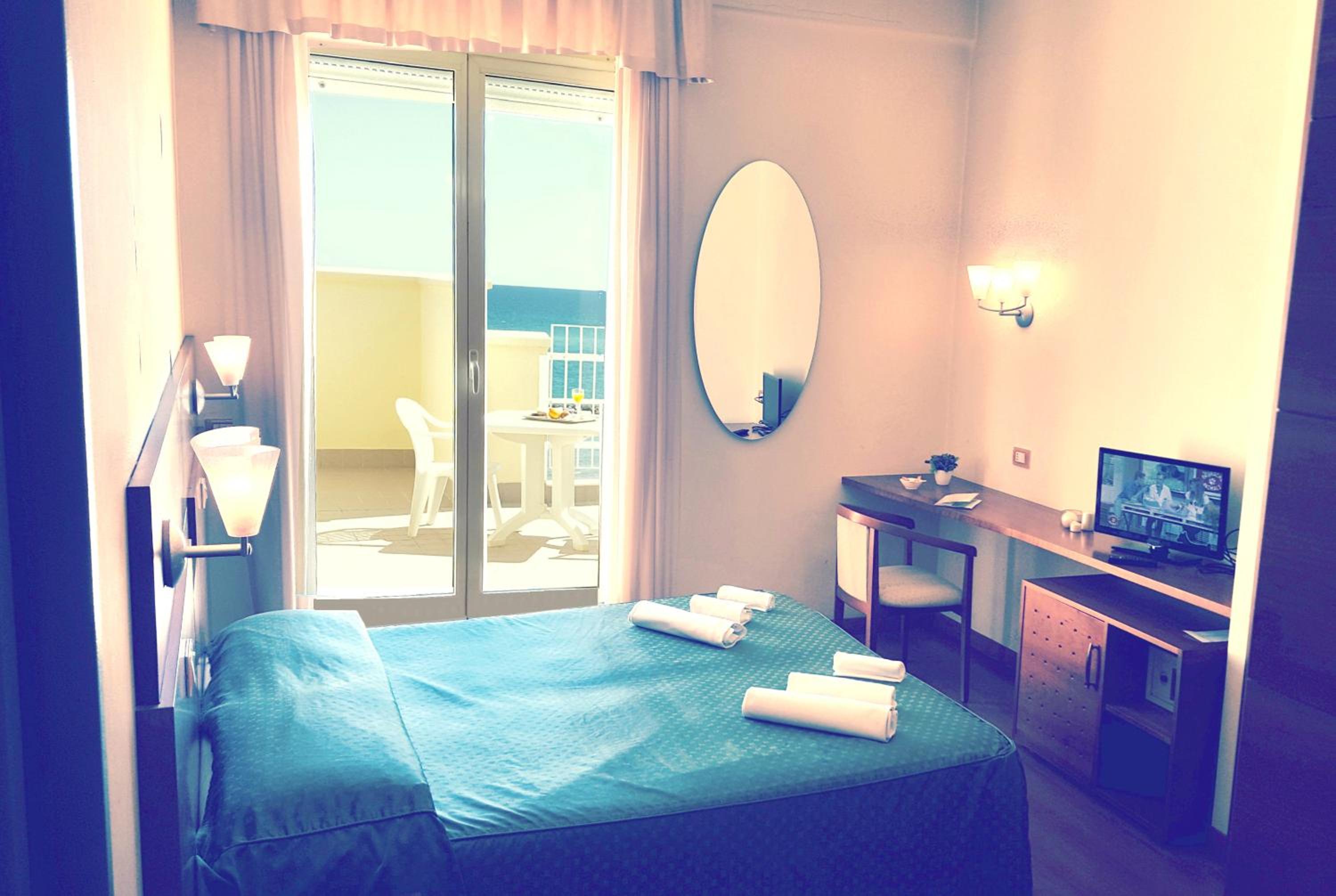 Double or Twin Room - Photo 6