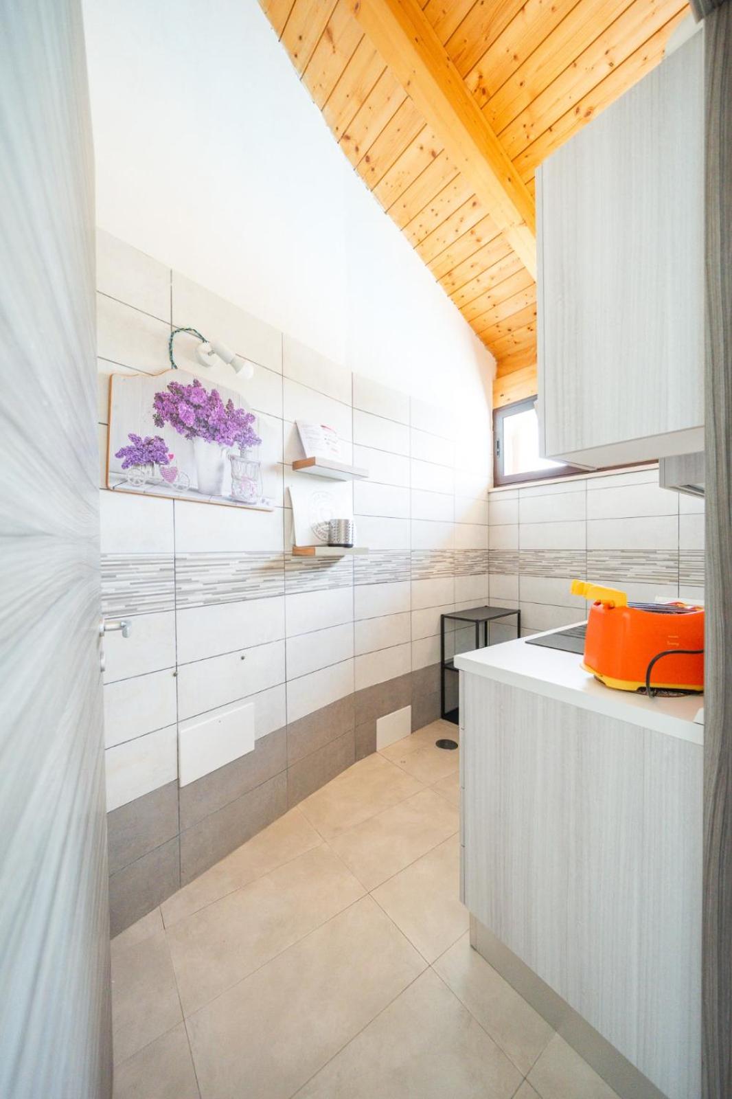One-Bedroom House - Photo 2