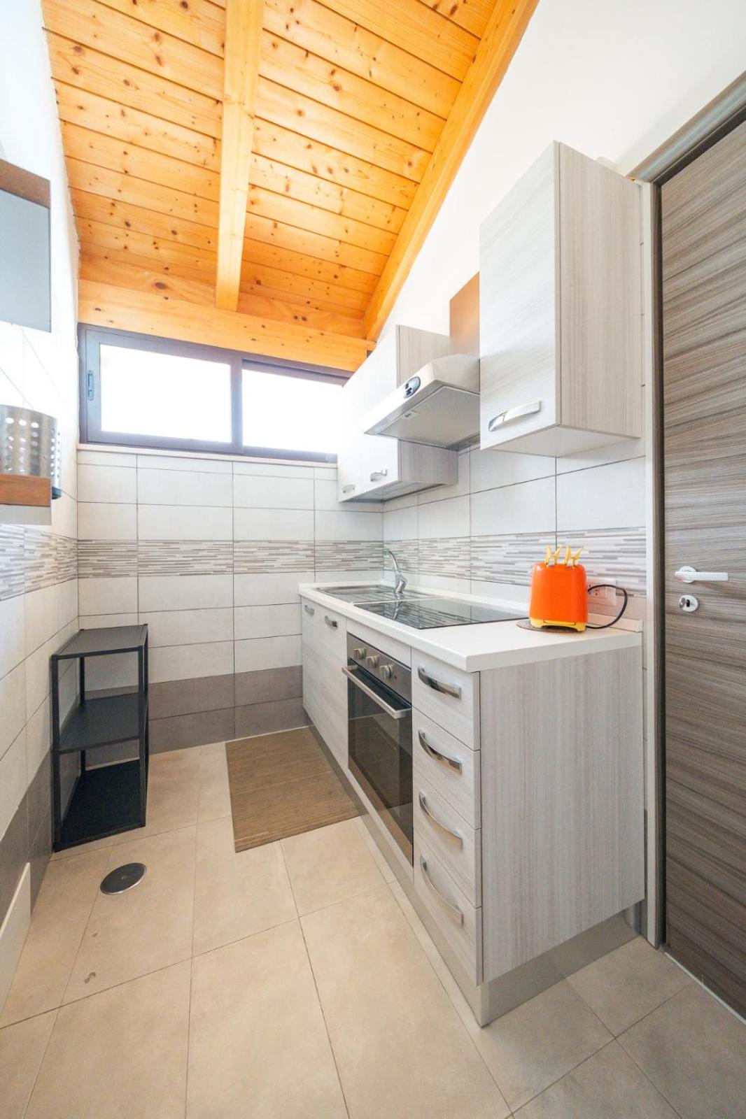 One-Bedroom House - Photo 4