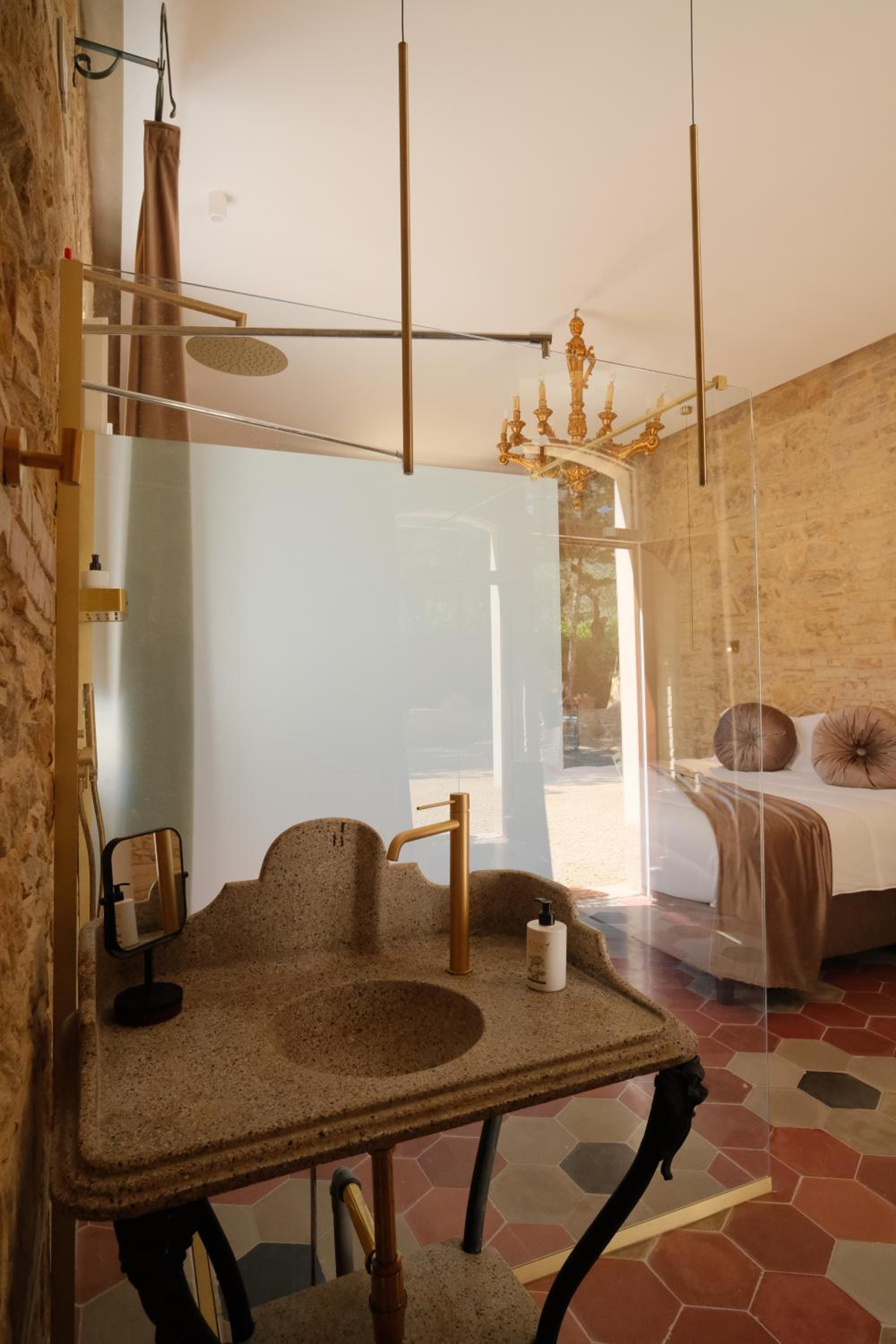 Queen Suite with Spa Bath photo 2