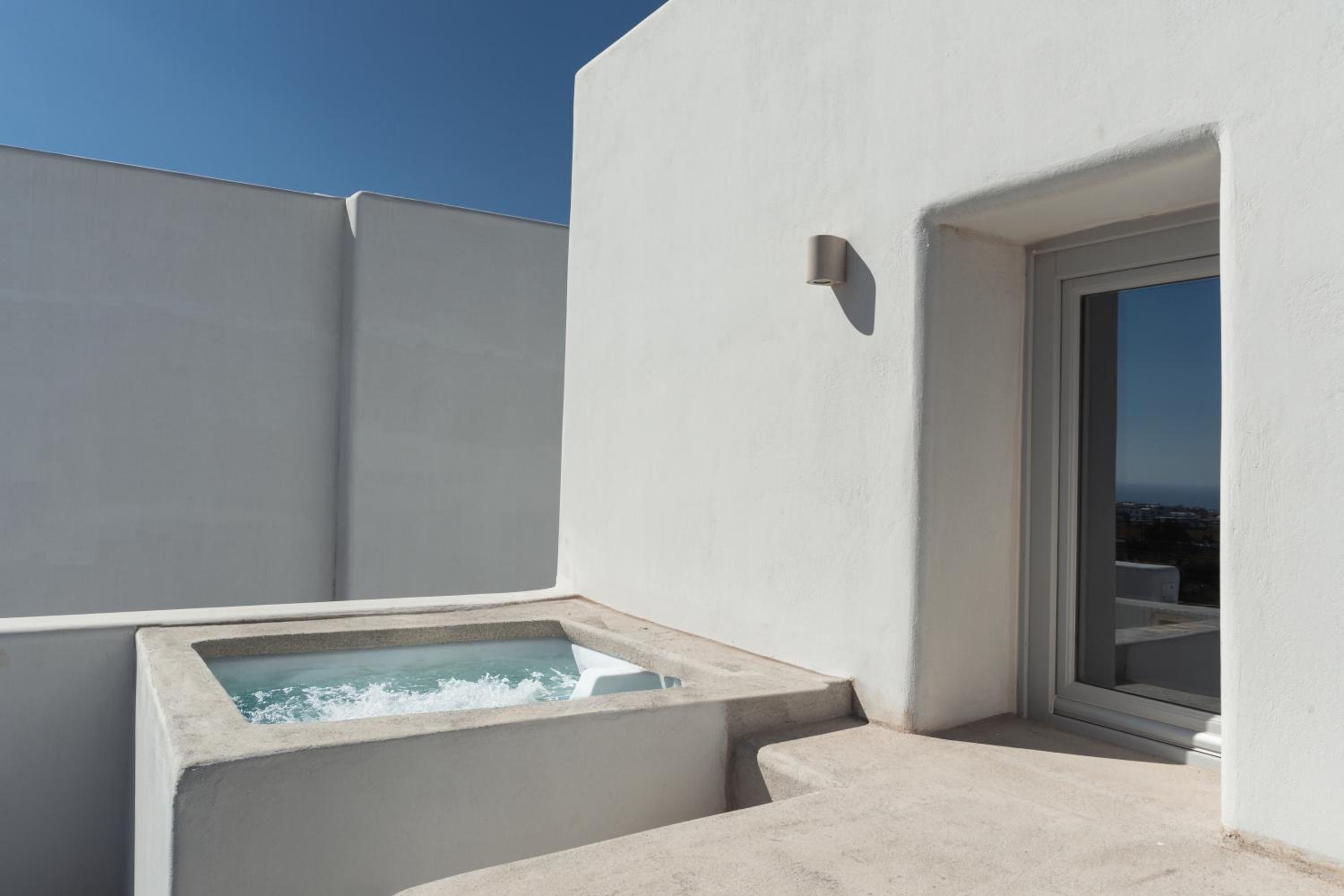 Sea View One Bedroom Suite With Outdoor Jacuzzi photo 3