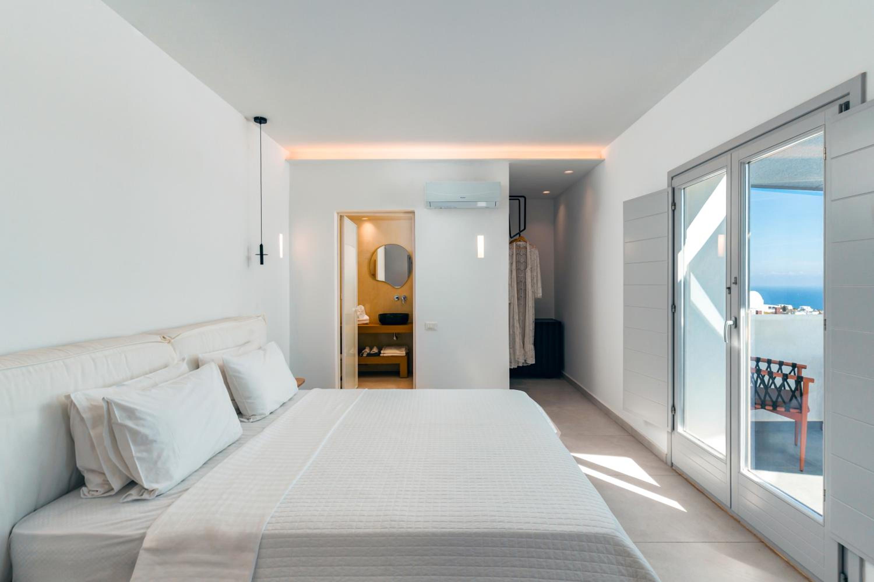 Sea View One Bedroom Suite With Outdoor Jacuzzi photo 1