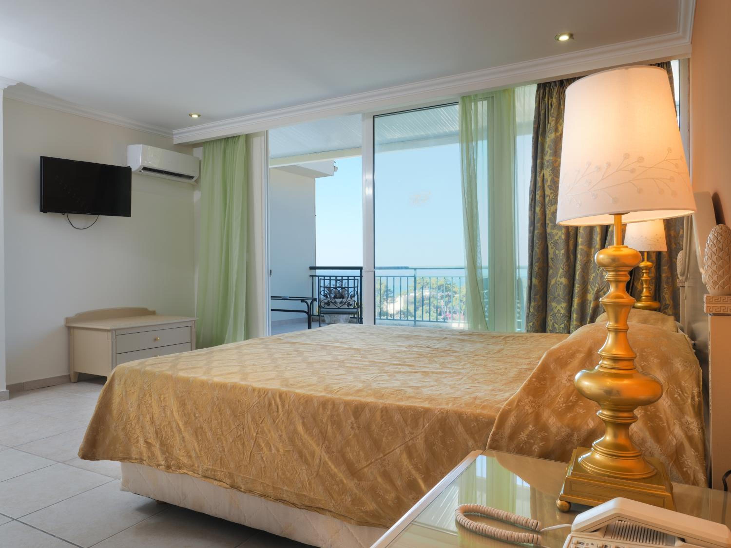 Junior Suite with Sea View photo 2