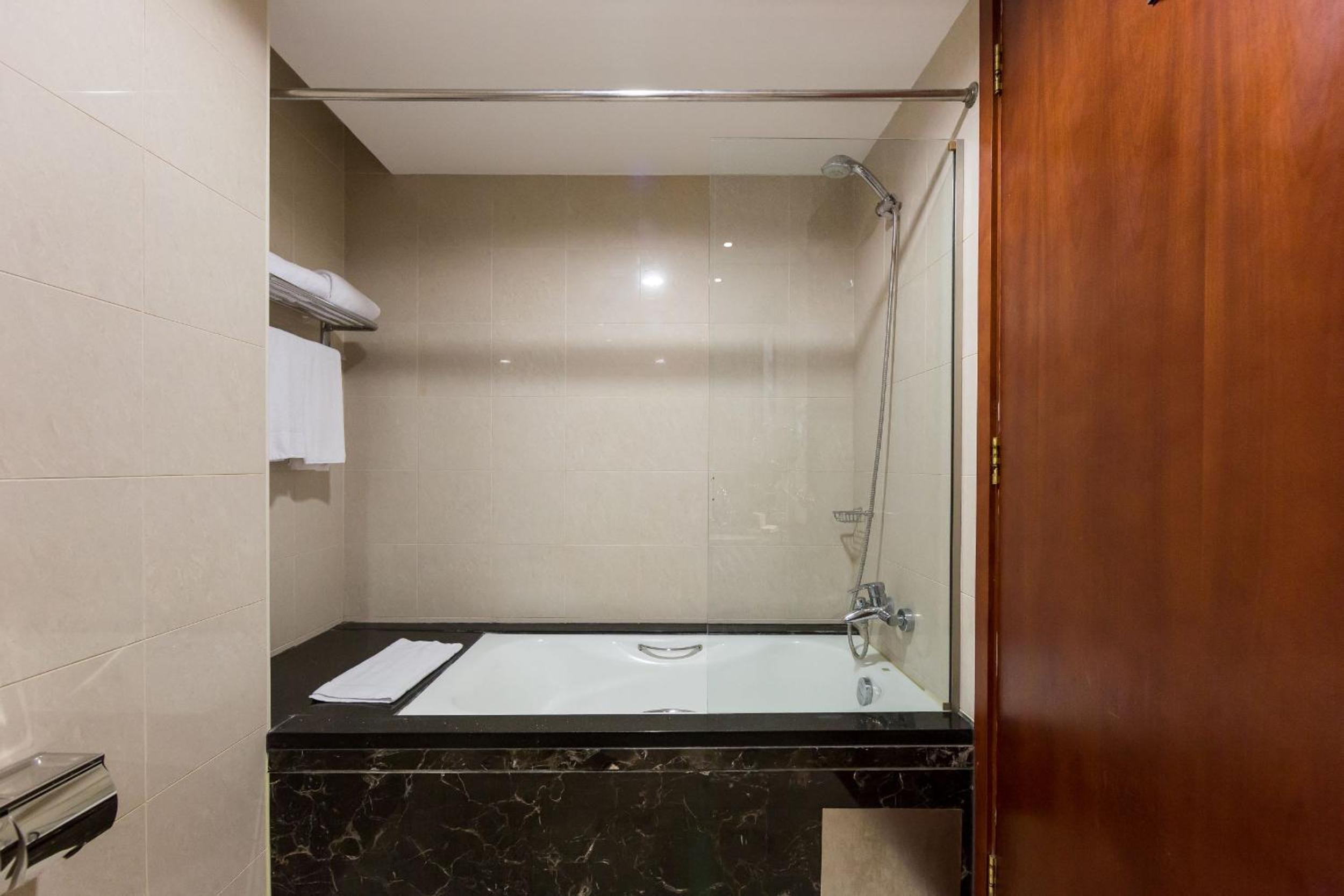 Deluxe Twin Room - Photo 2