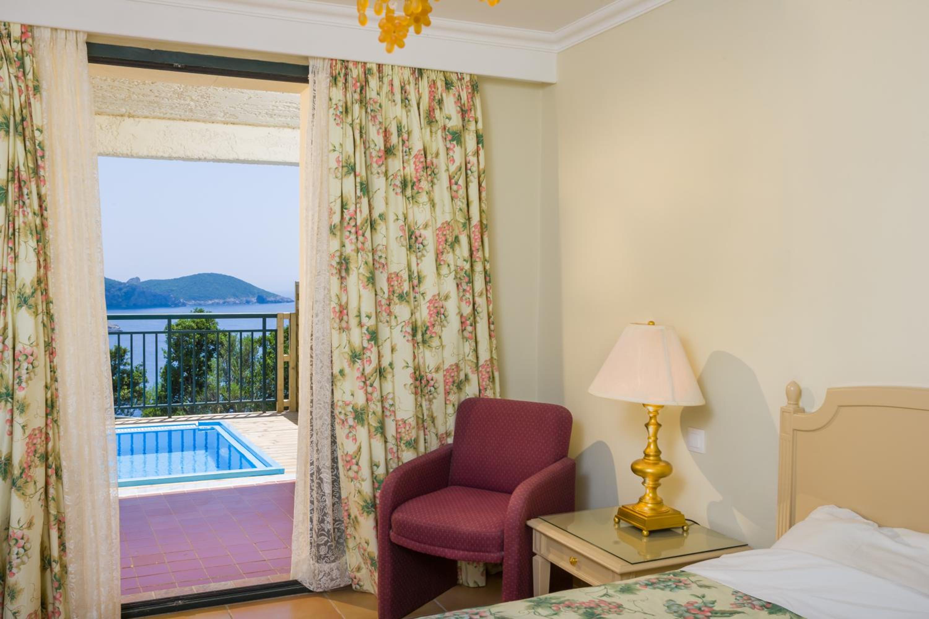 Luxury Bungalow with Private Pool photo 2