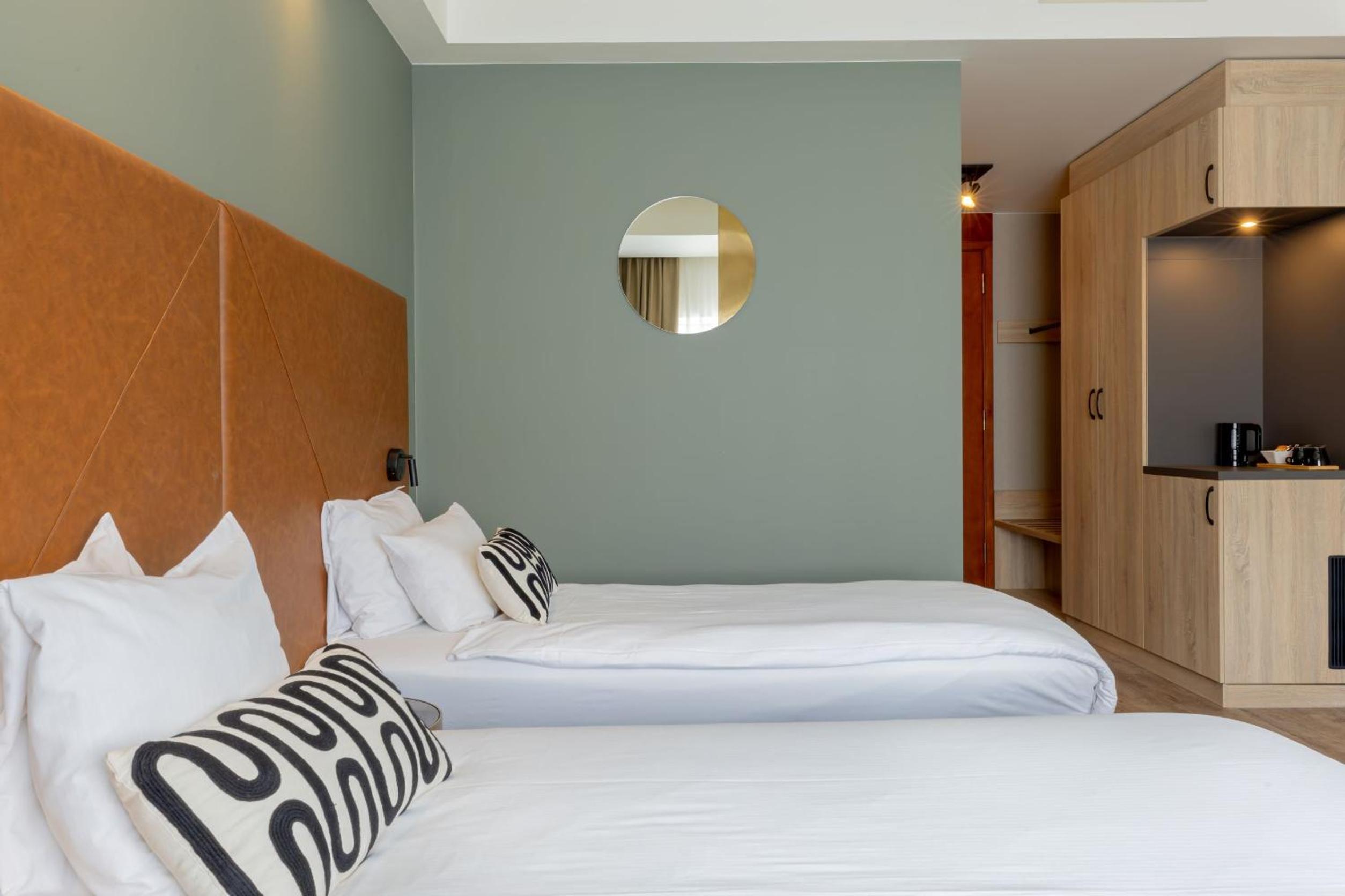 Deluxe Twin Room - Photo 3