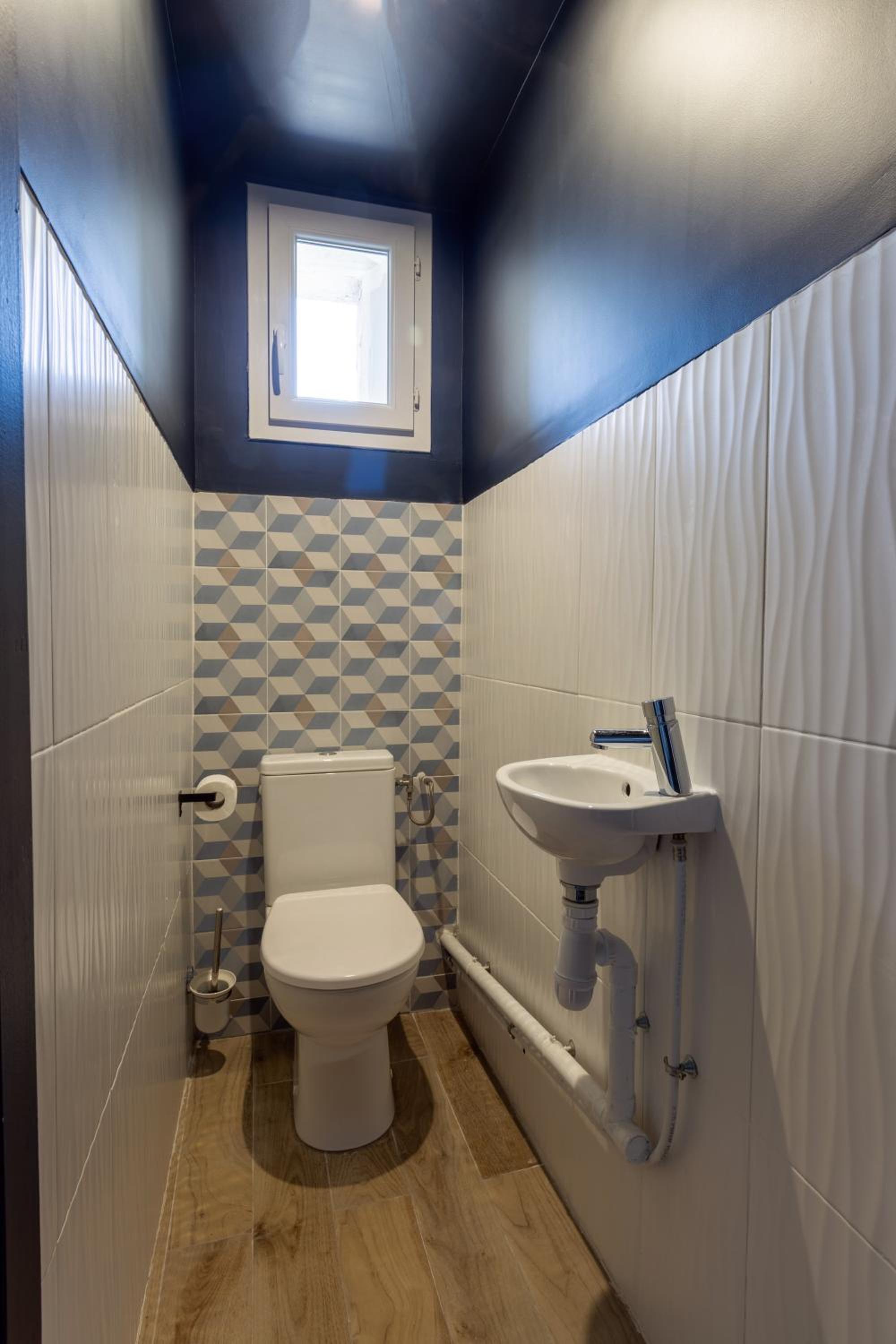 Single room with WC on landing photo 3