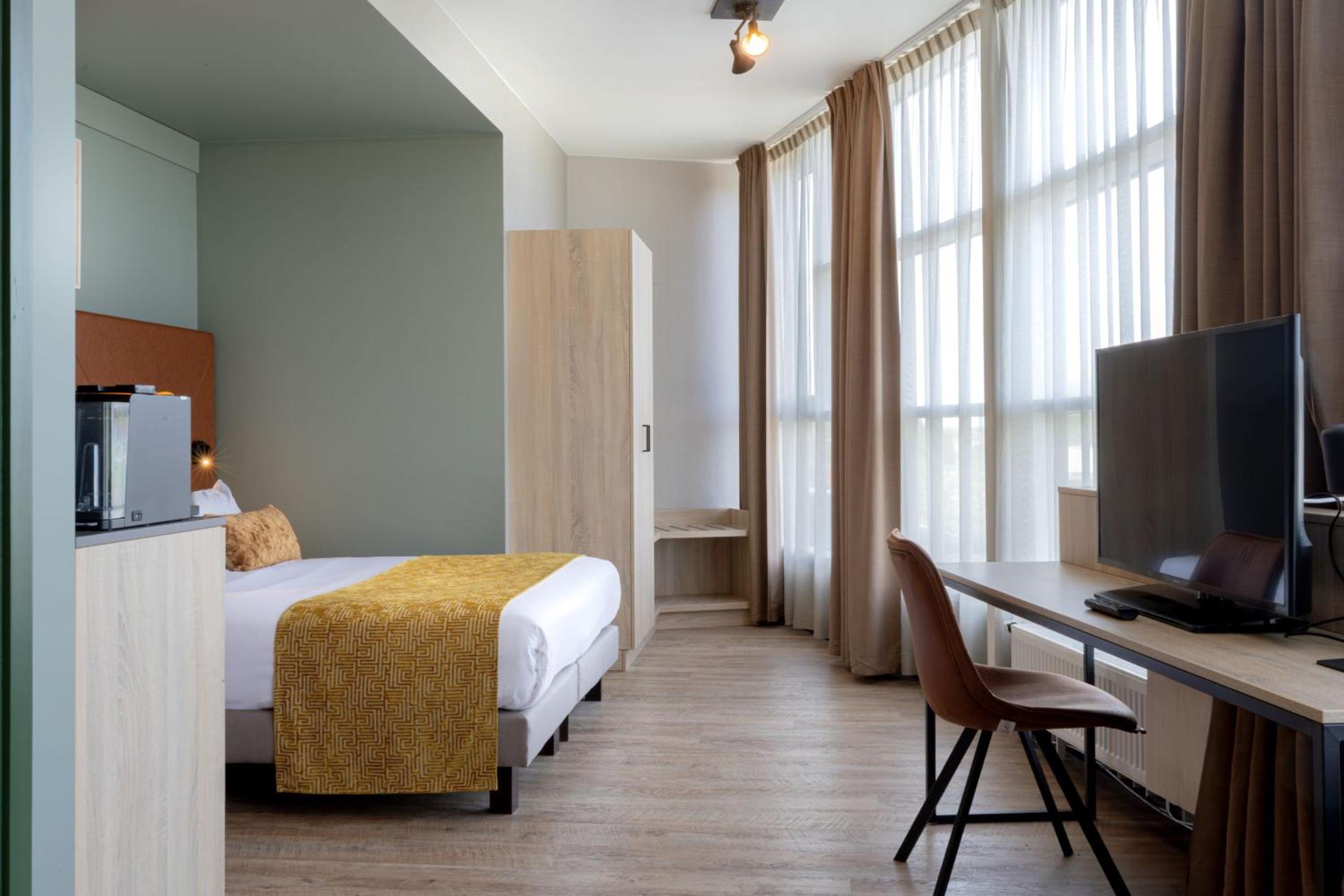 Deluxe Junior Suite - Photo 2