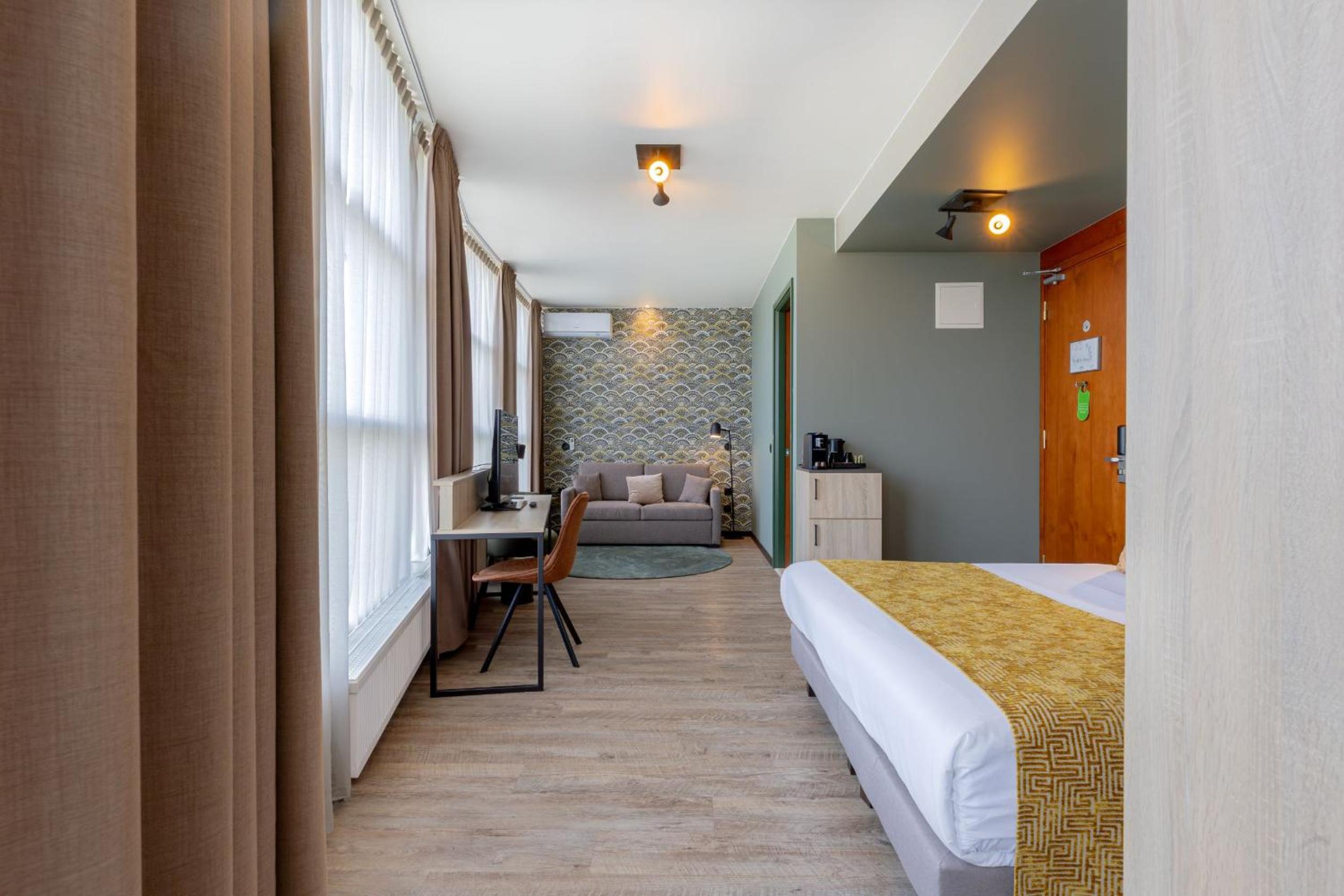 Deluxe Junior Suite - Photo 3