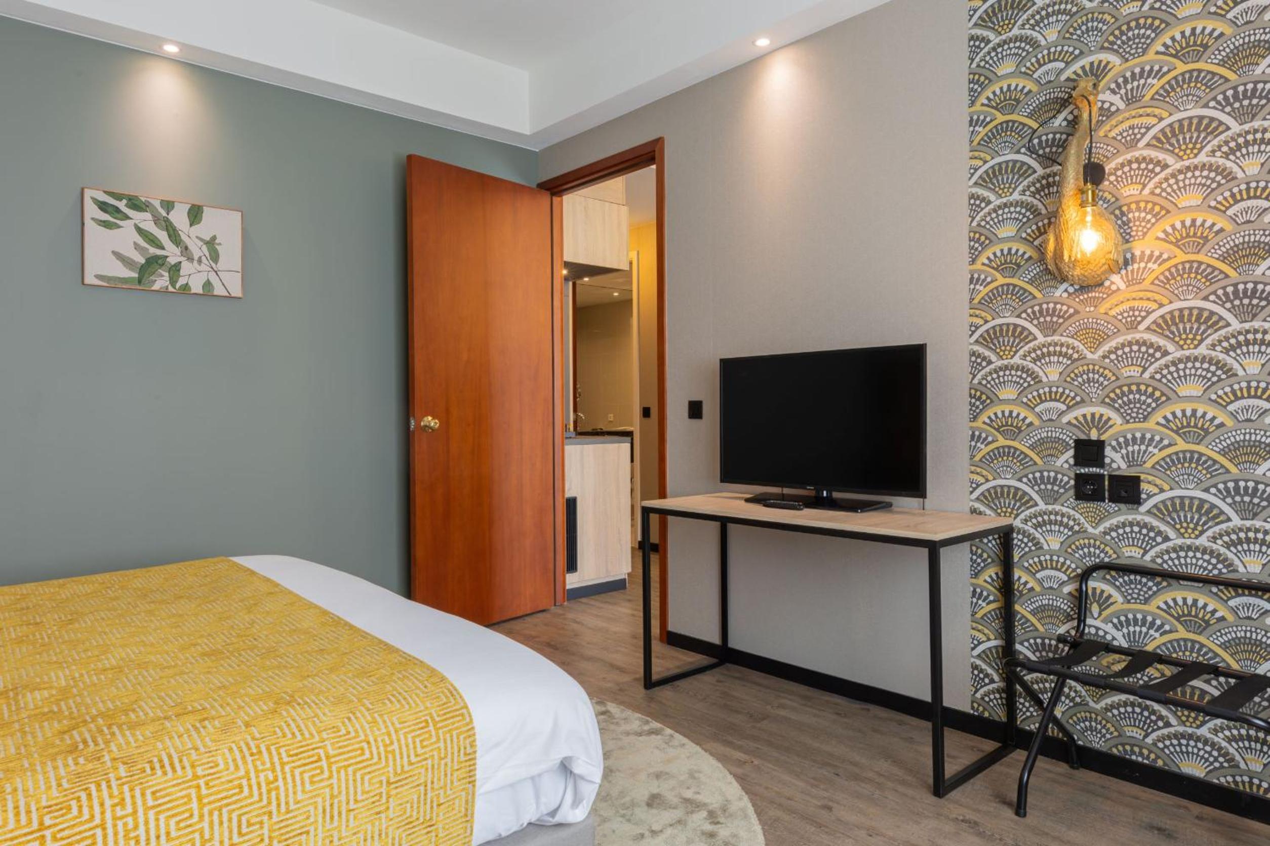 Deluxe Junior Suite - Photo 5