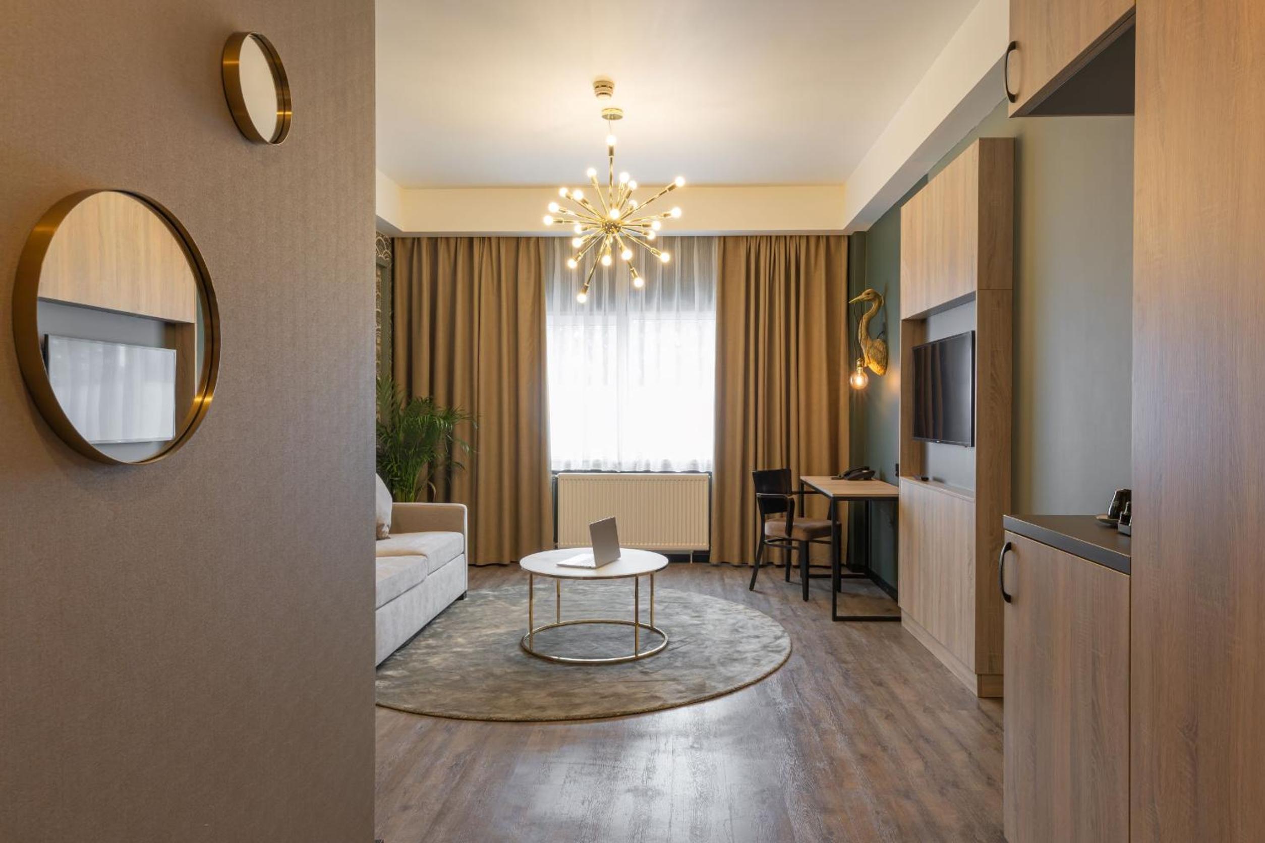 Deluxe Junior Suite - Photo 6