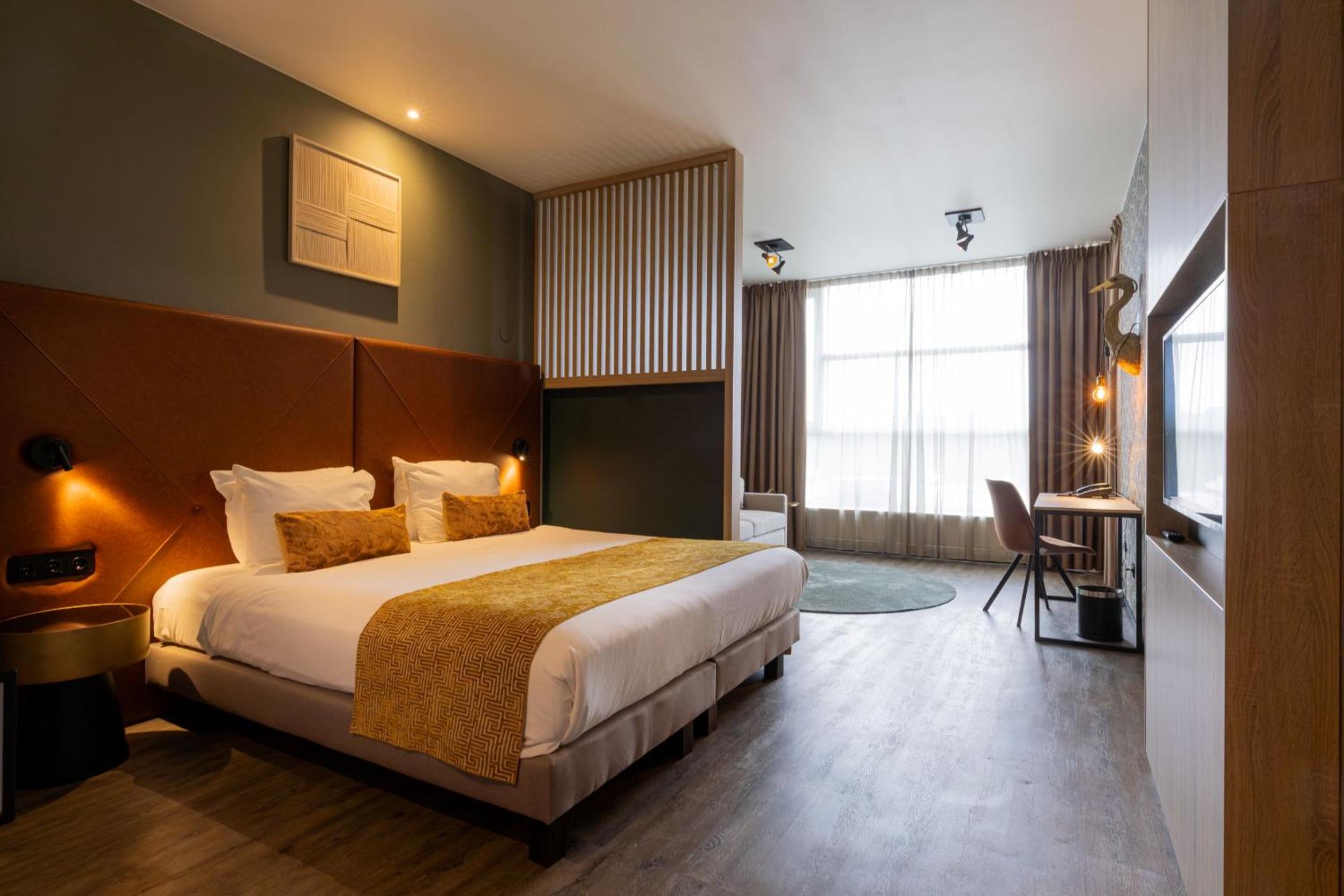 Deluxe Junior Suite - Photo 9