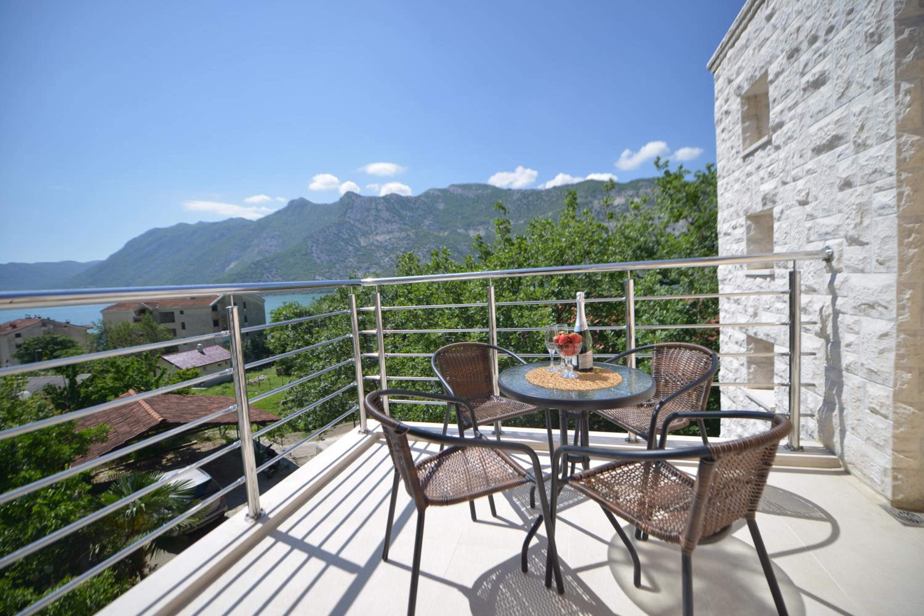 Duplex Apartment with Balcony and Sea View (4 Adults) - Photo 11