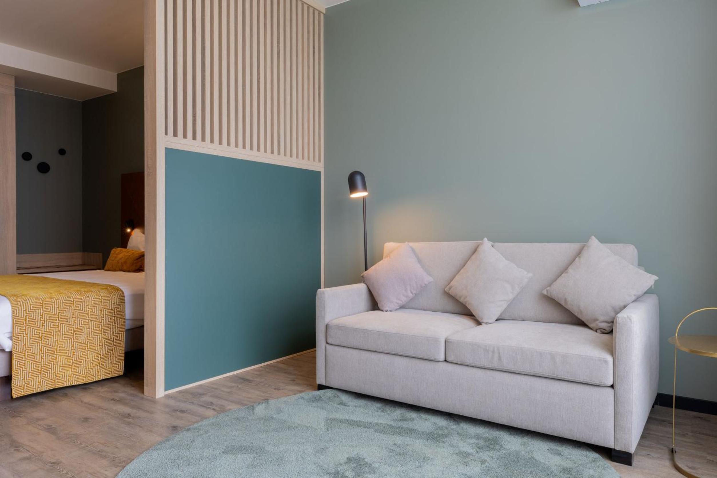 Deluxe Junior Suite - Photo 11