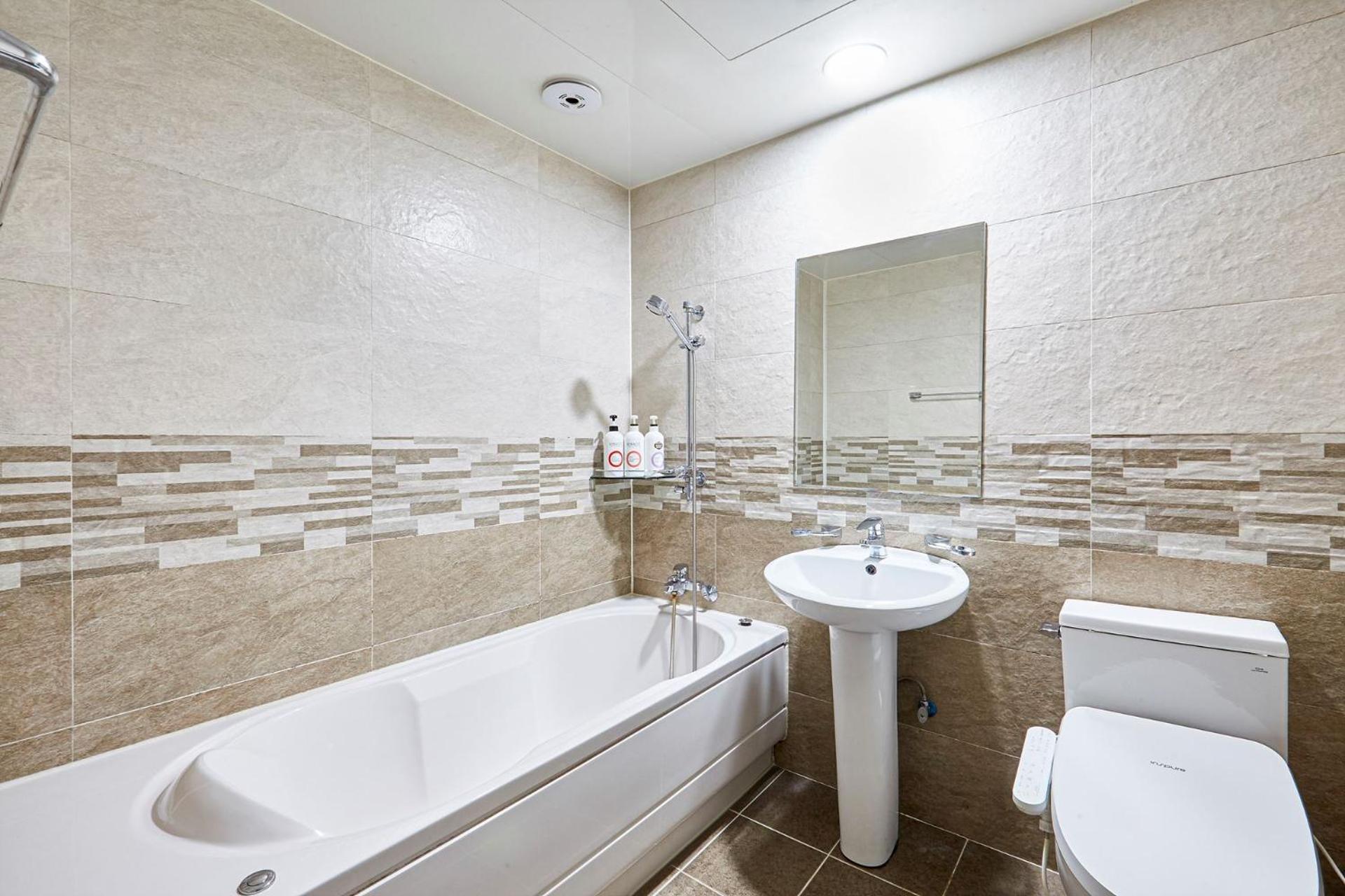 Queen Room with Spa Bath photo 1