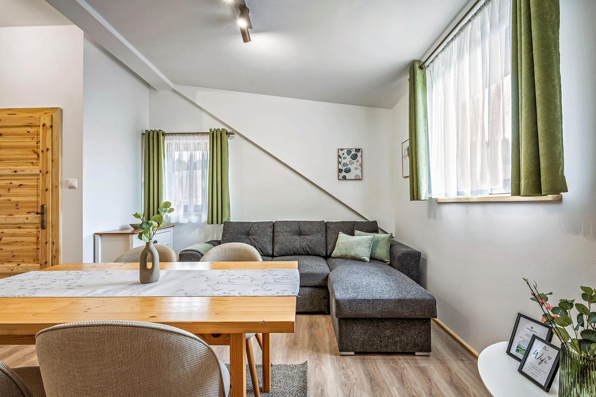 Apartment with Balcony photo 3