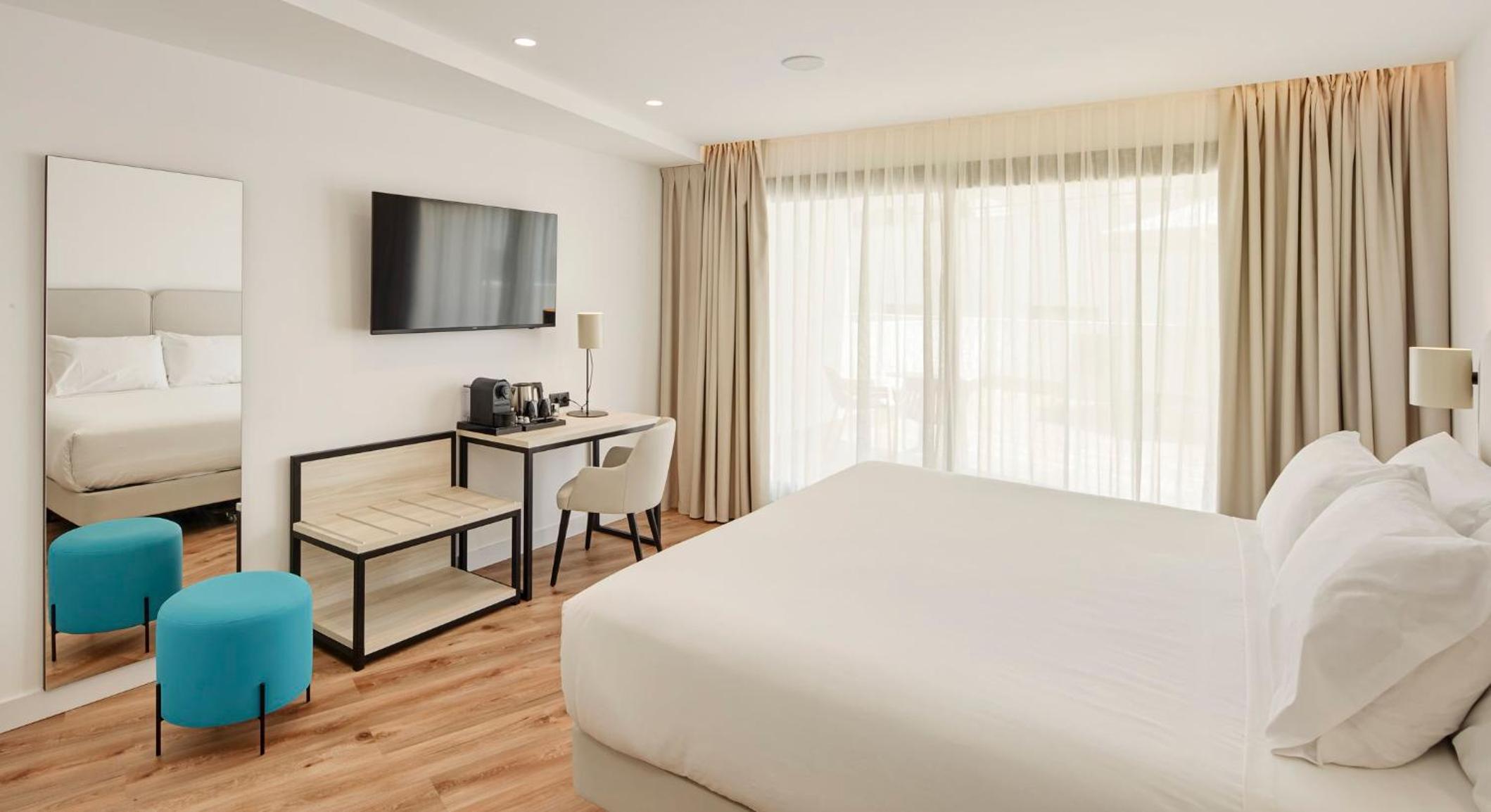 Superior Triple Room with Side Sea View and terrace