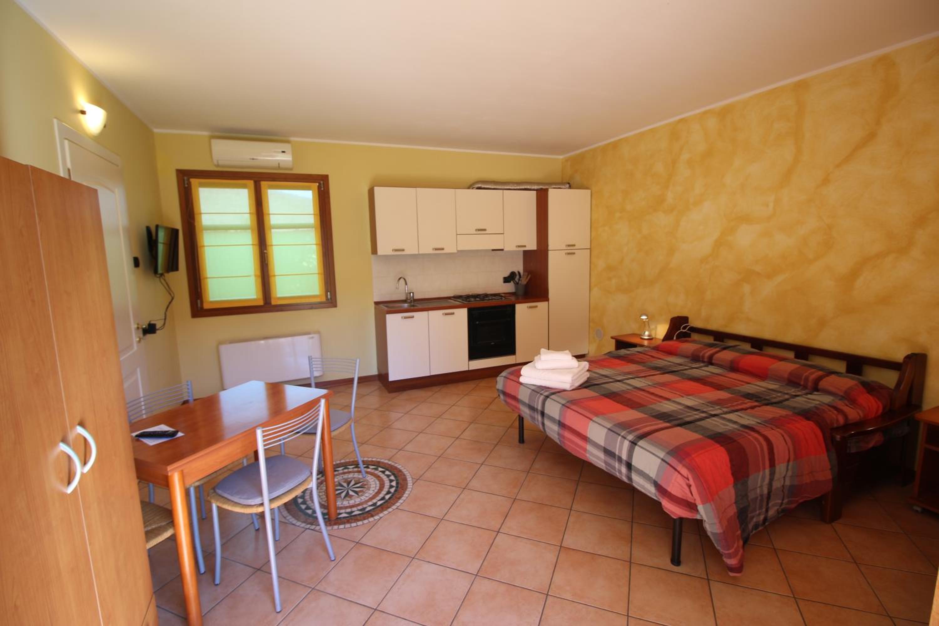 Studio Apartment photo 3