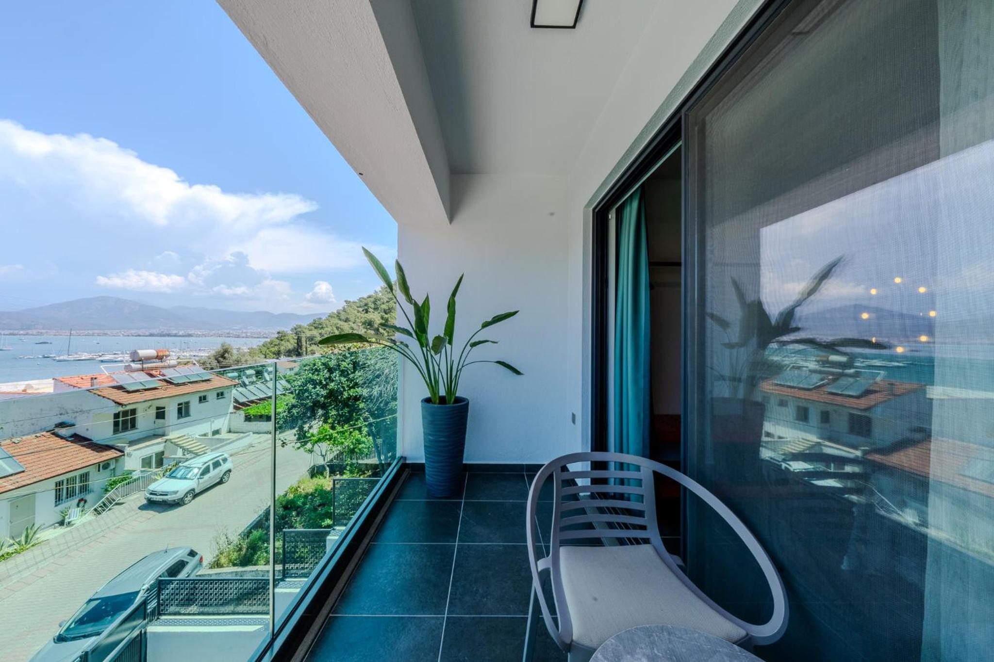 Deluxe Double Room with Balcony and Sea View