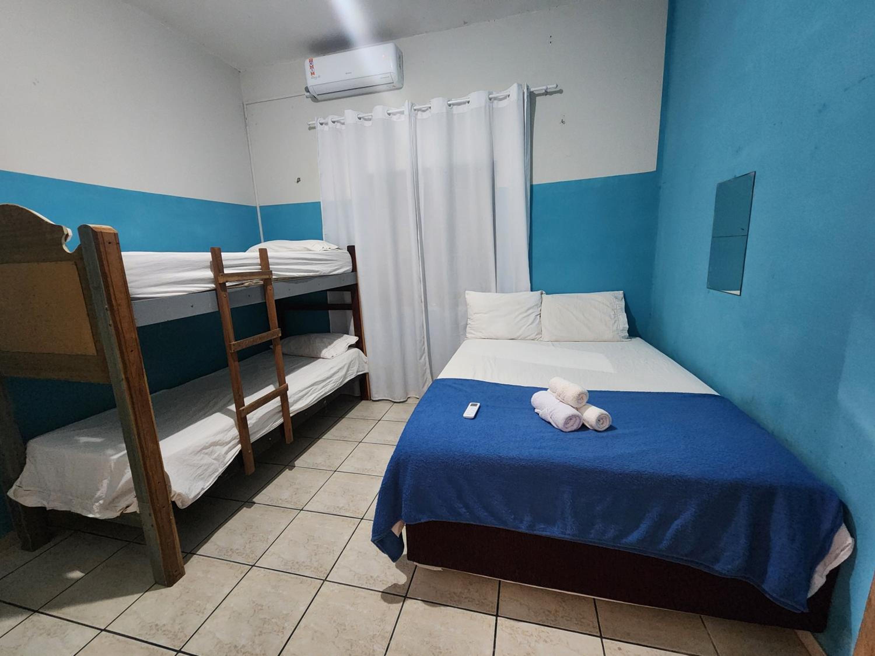 Quadruple Room with Shared Bathroom photo 3