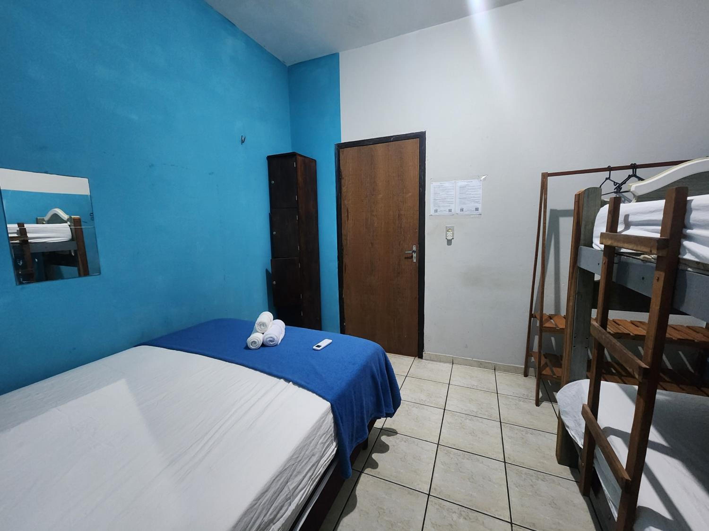 Quadruple Room with Shared Bathroom photo 2