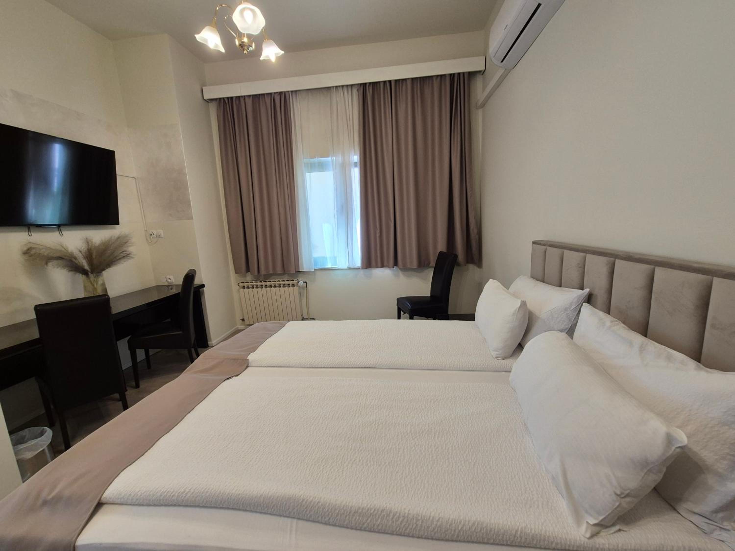 Double or Twin Room photo 3