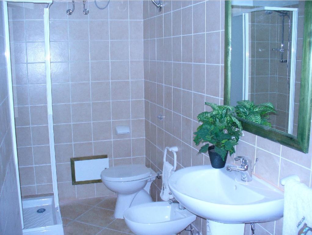 Quadruple Room with Private Bathroom photo 2