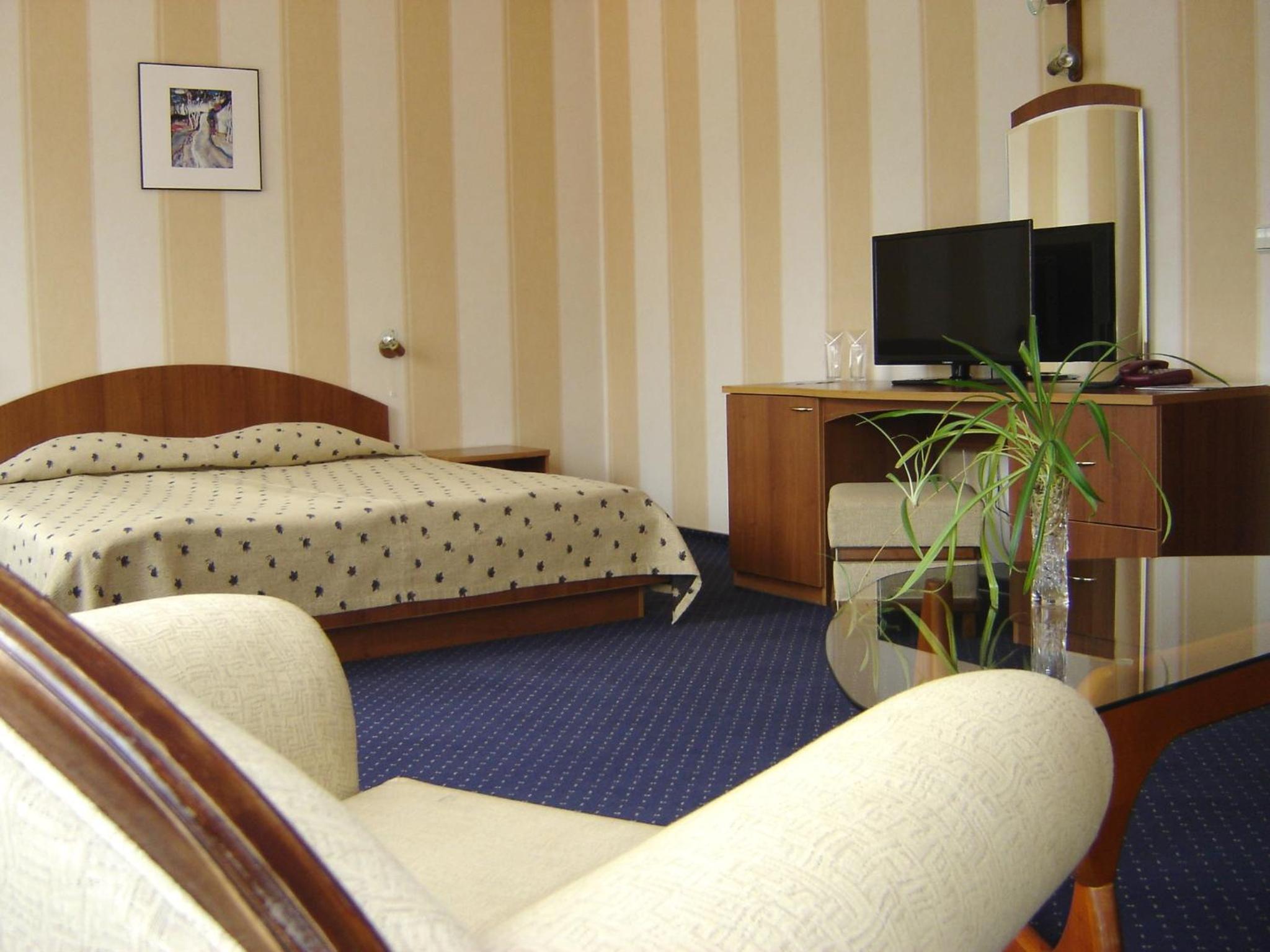 Standard Double/Twin Room - Photo 10