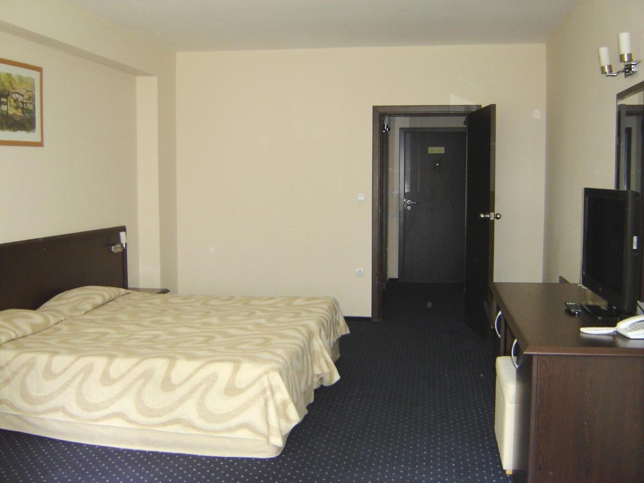 Budget Double Room - Photo 5