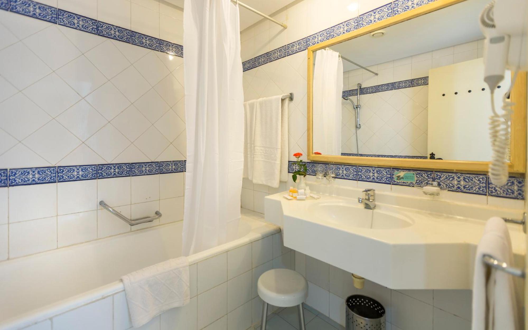 Standard Triple Room with Sea View