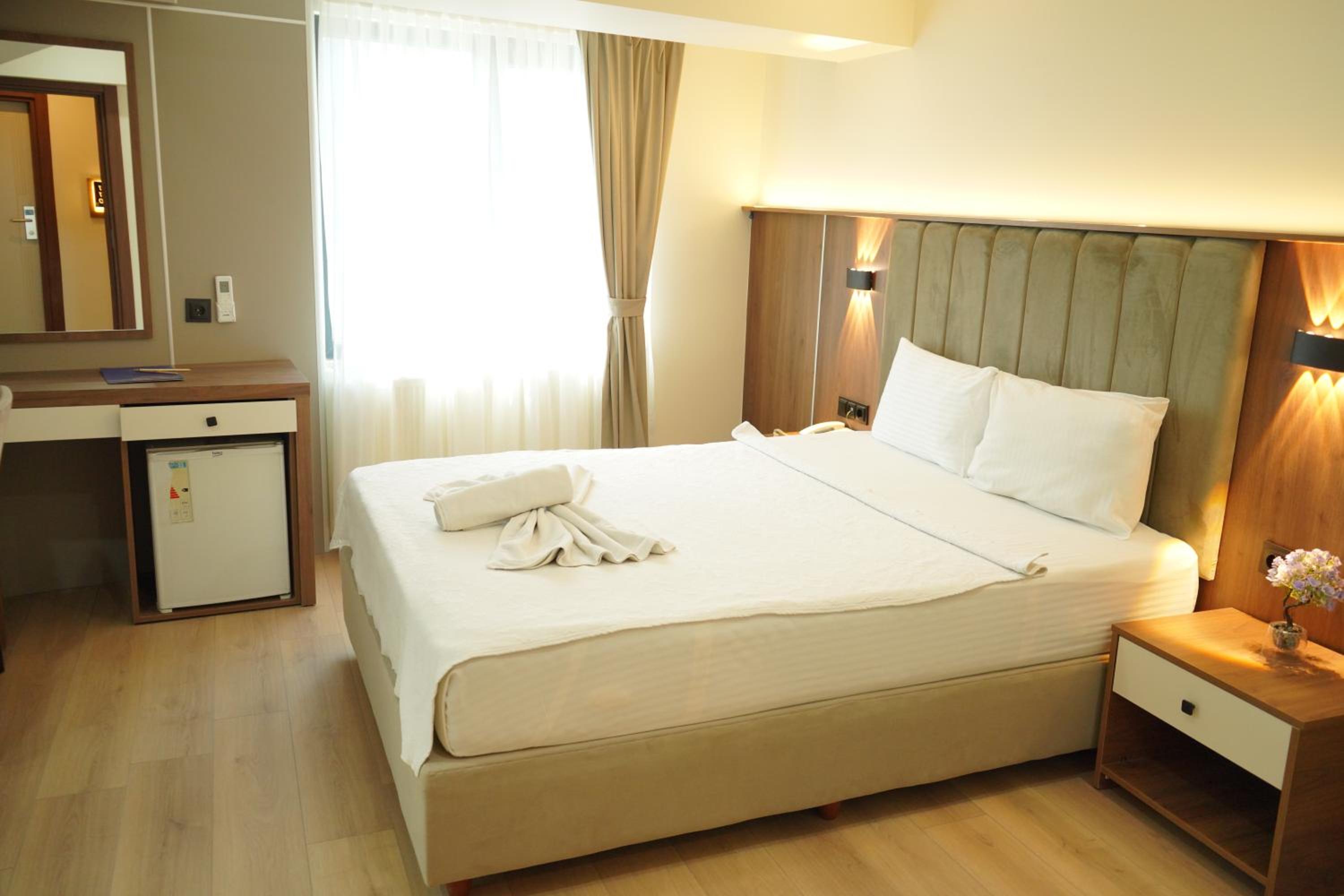 Double Room (1 Adult + 1 Child)