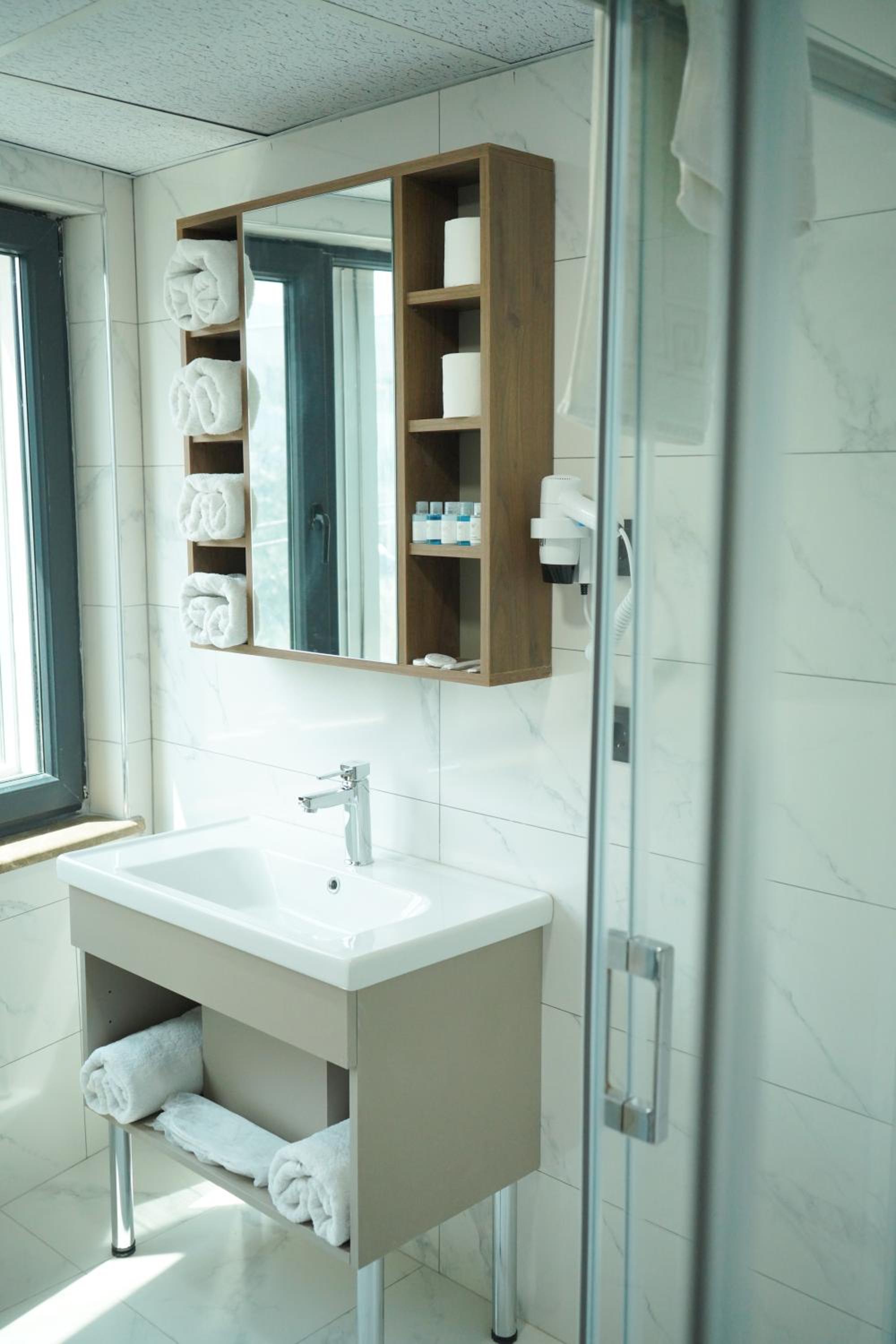 Double Room (1 Adult + 1 Child)