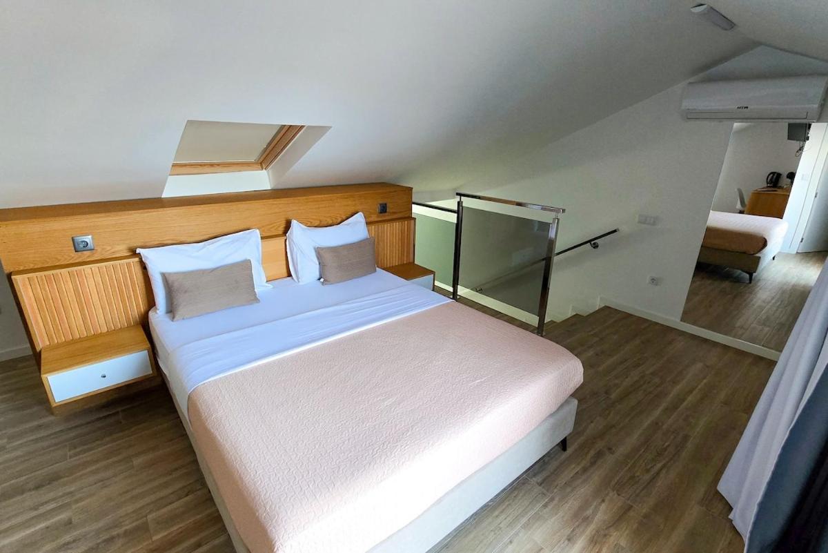 Deluxe Double Room with Balcony and Sea View