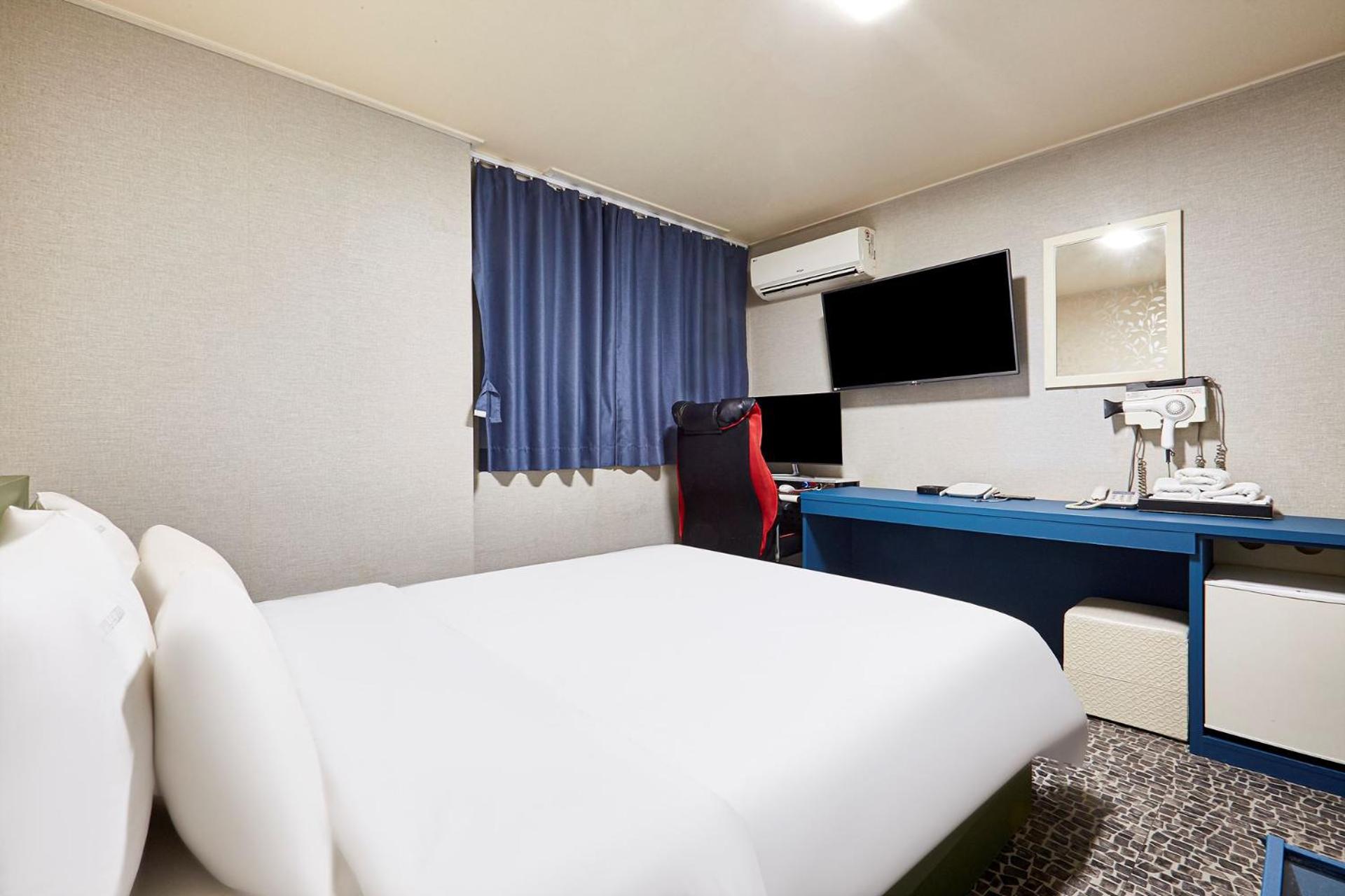 Queen Room with Spa Bath photo 3