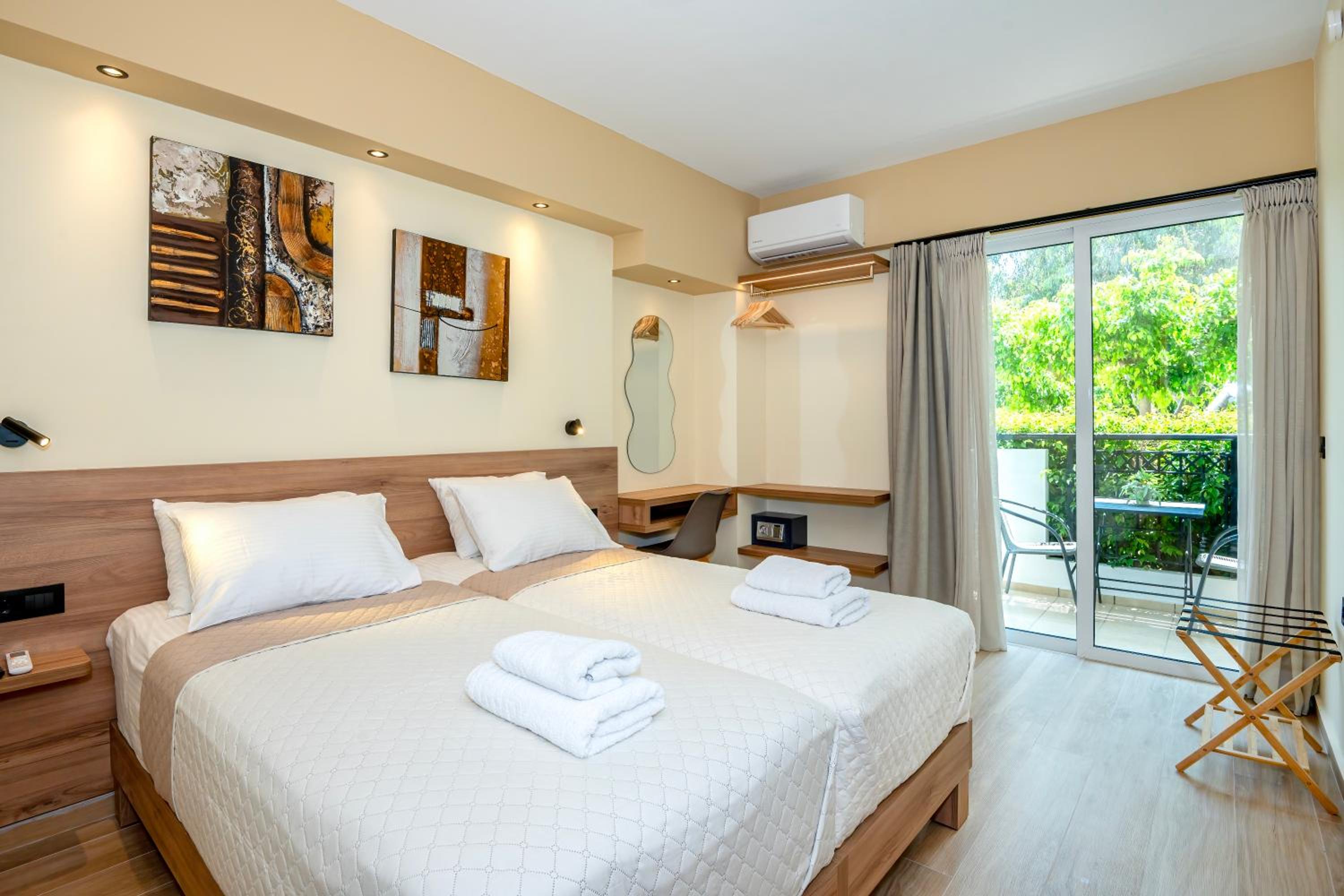 Deluxe Quadruple Room