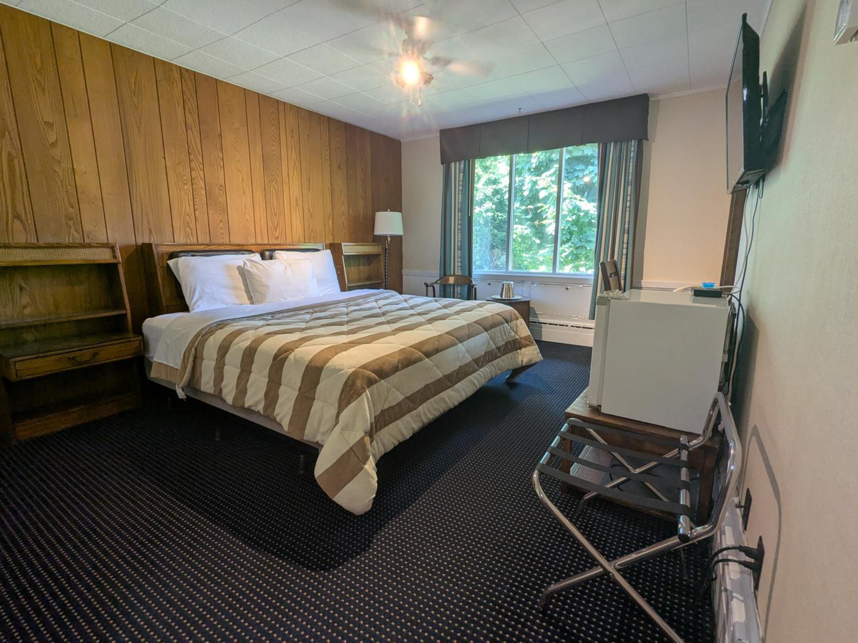 Deluxe King Suite