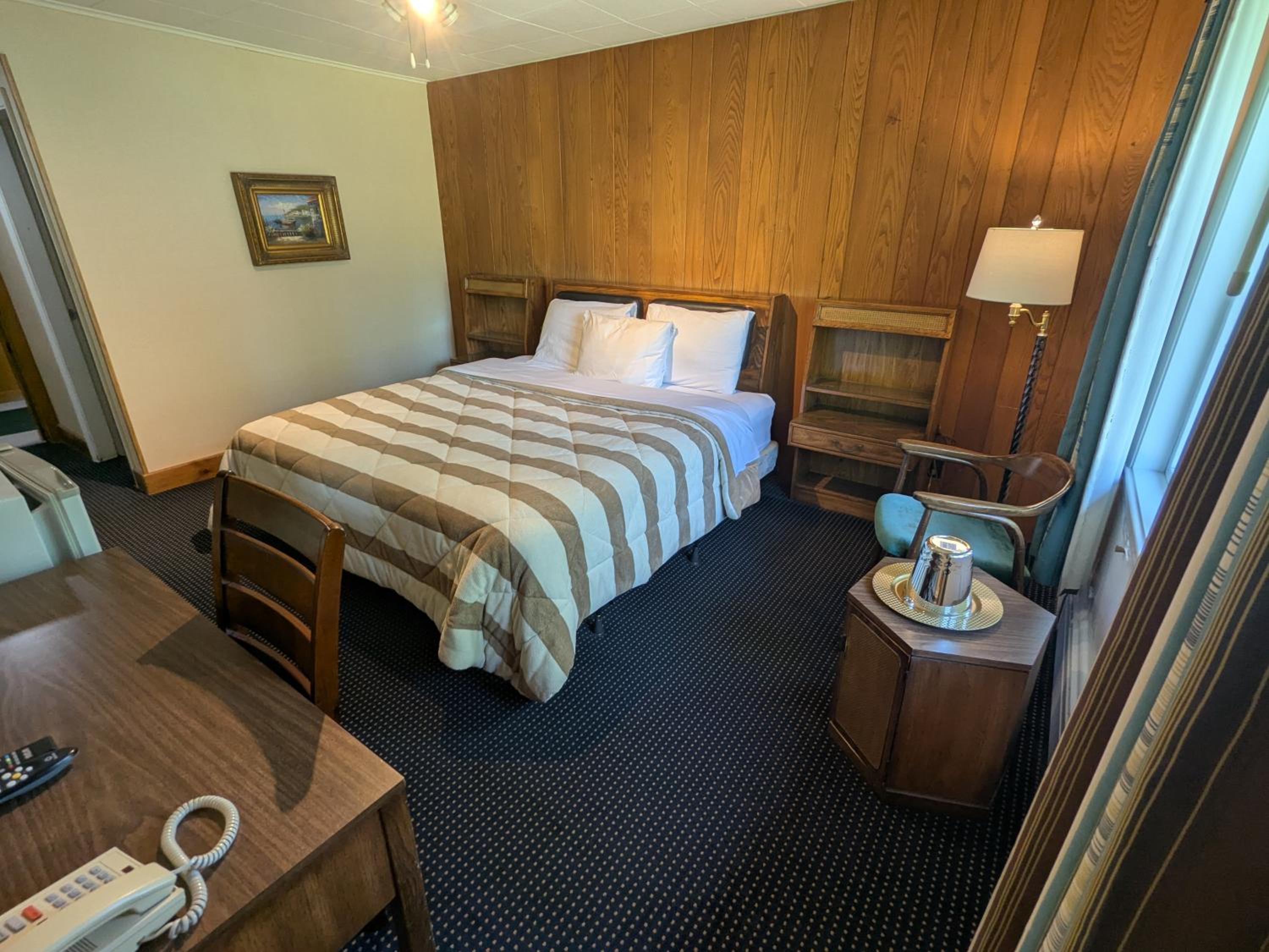 Deluxe King Suite