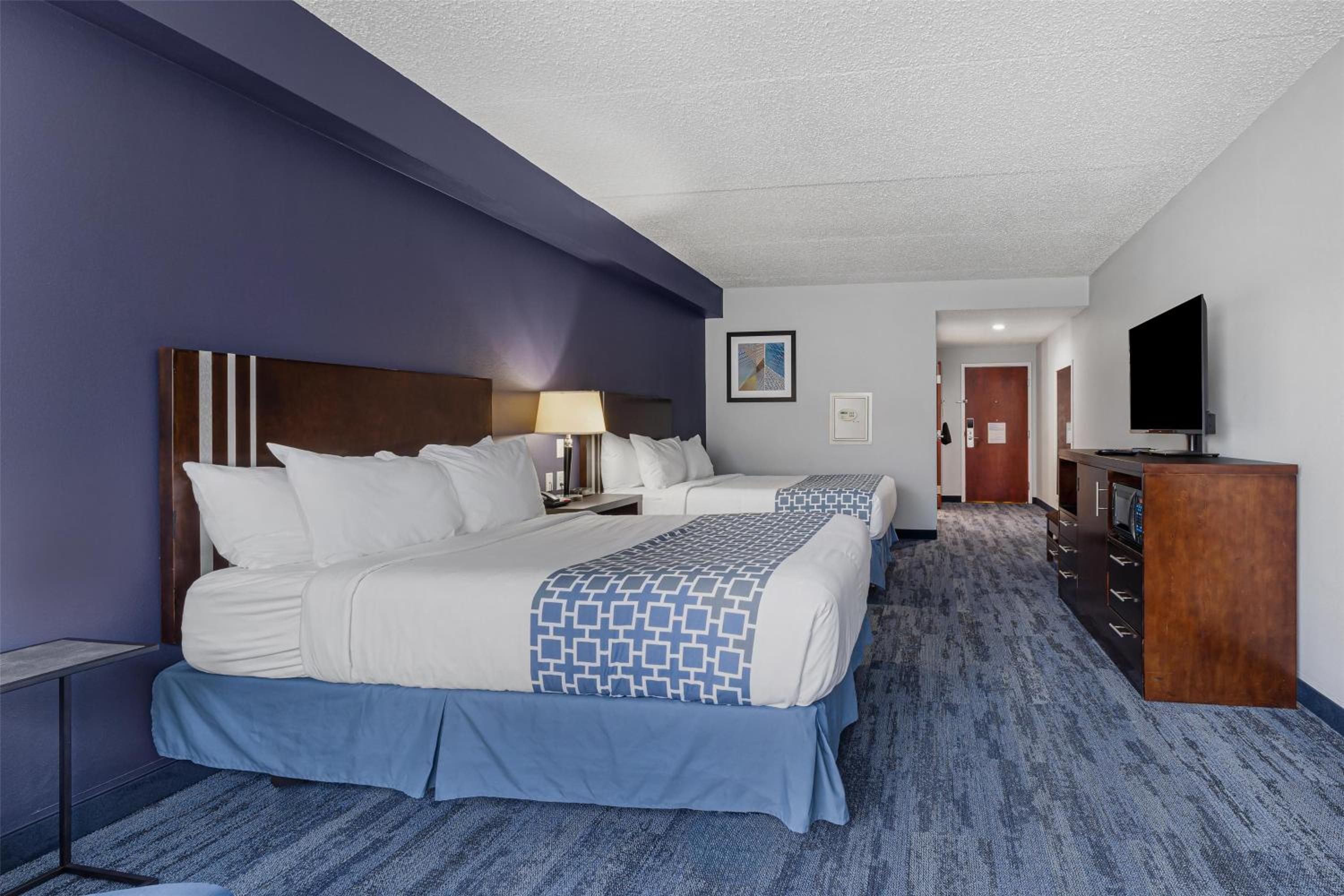 Queen Room with Two Queen Beds photo 1