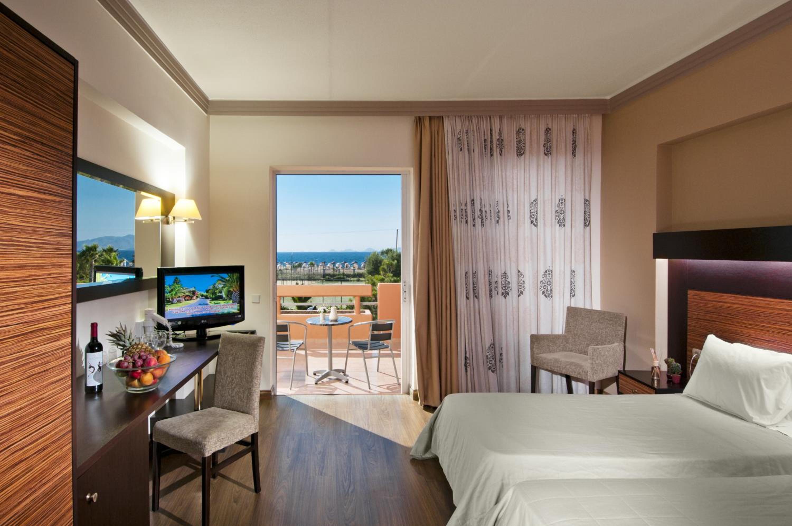 Double or Twin Room with Sea View (2 Adults + 1 Child)