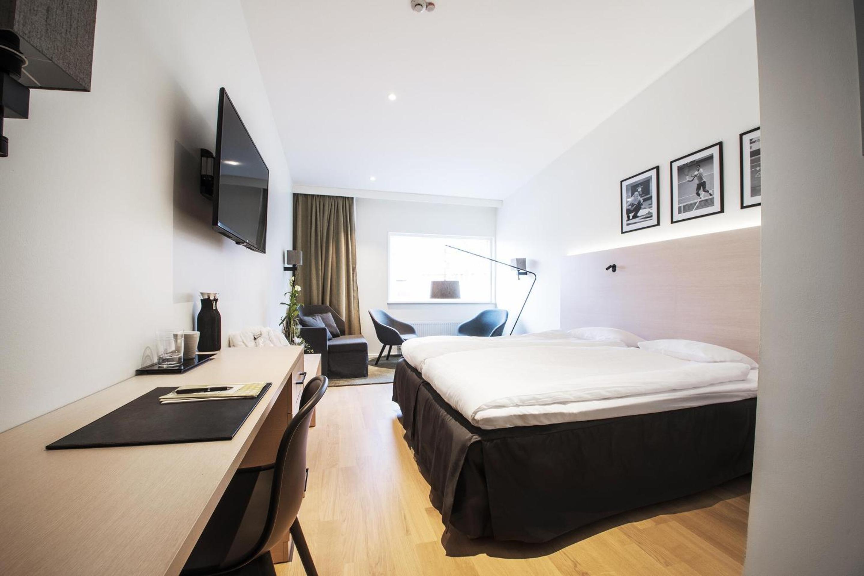 Business Room with Two Single Beds, Chair Bed and Mini Bar - Non-Smoking