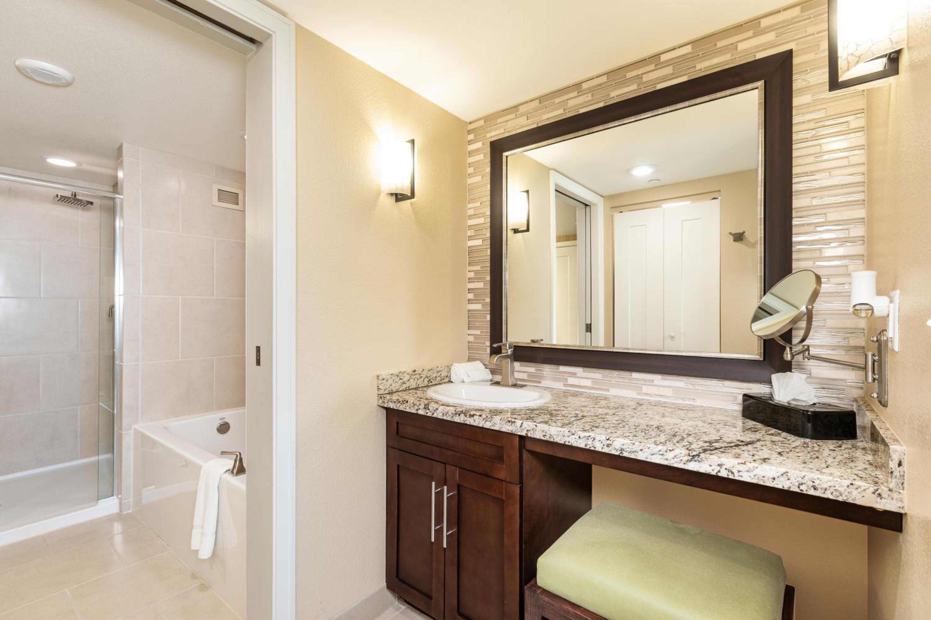 King Suite with Pool View