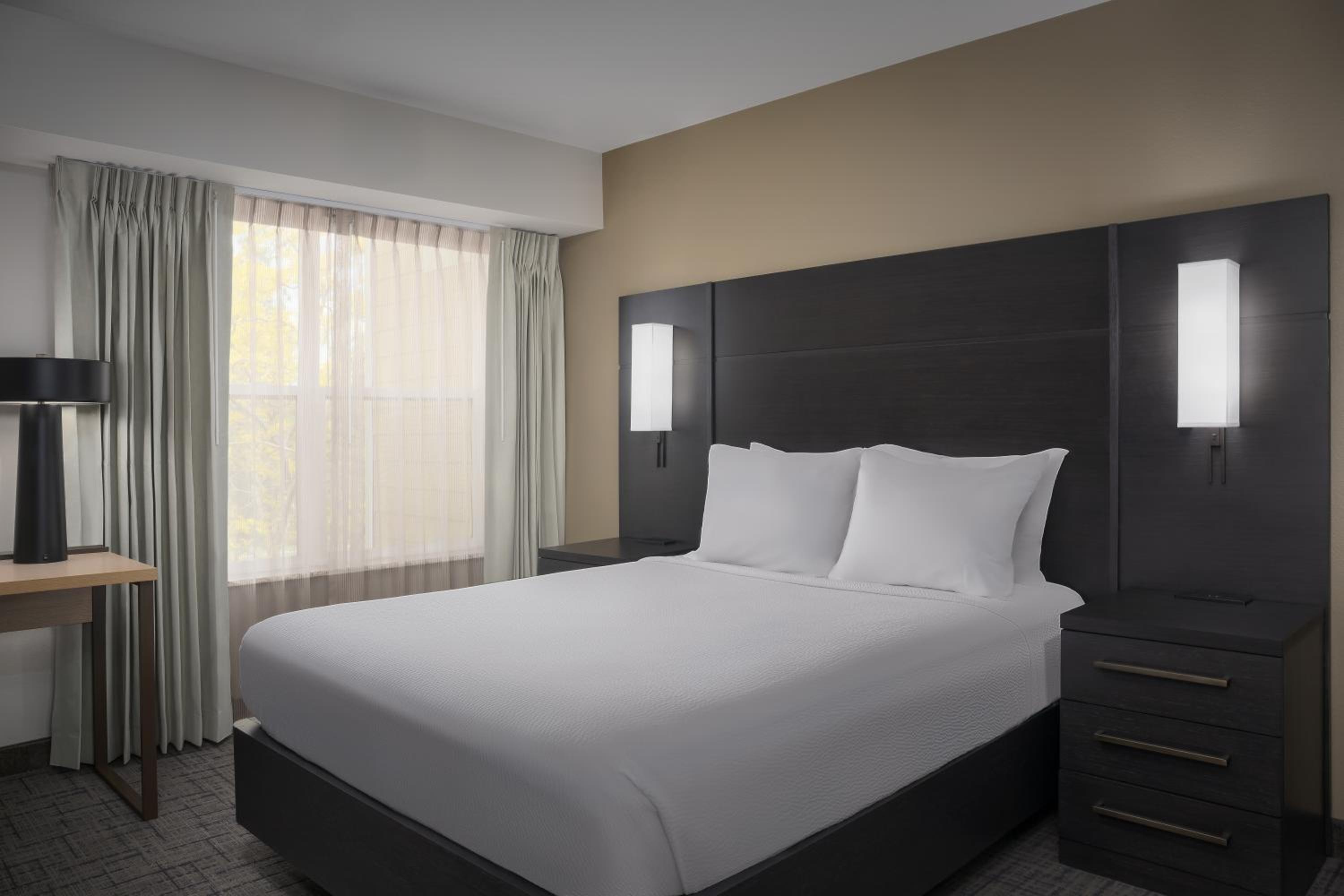 Two-Bedroom Suite with Roll-in Shower - Mobility and Hearing Accessible photo 2