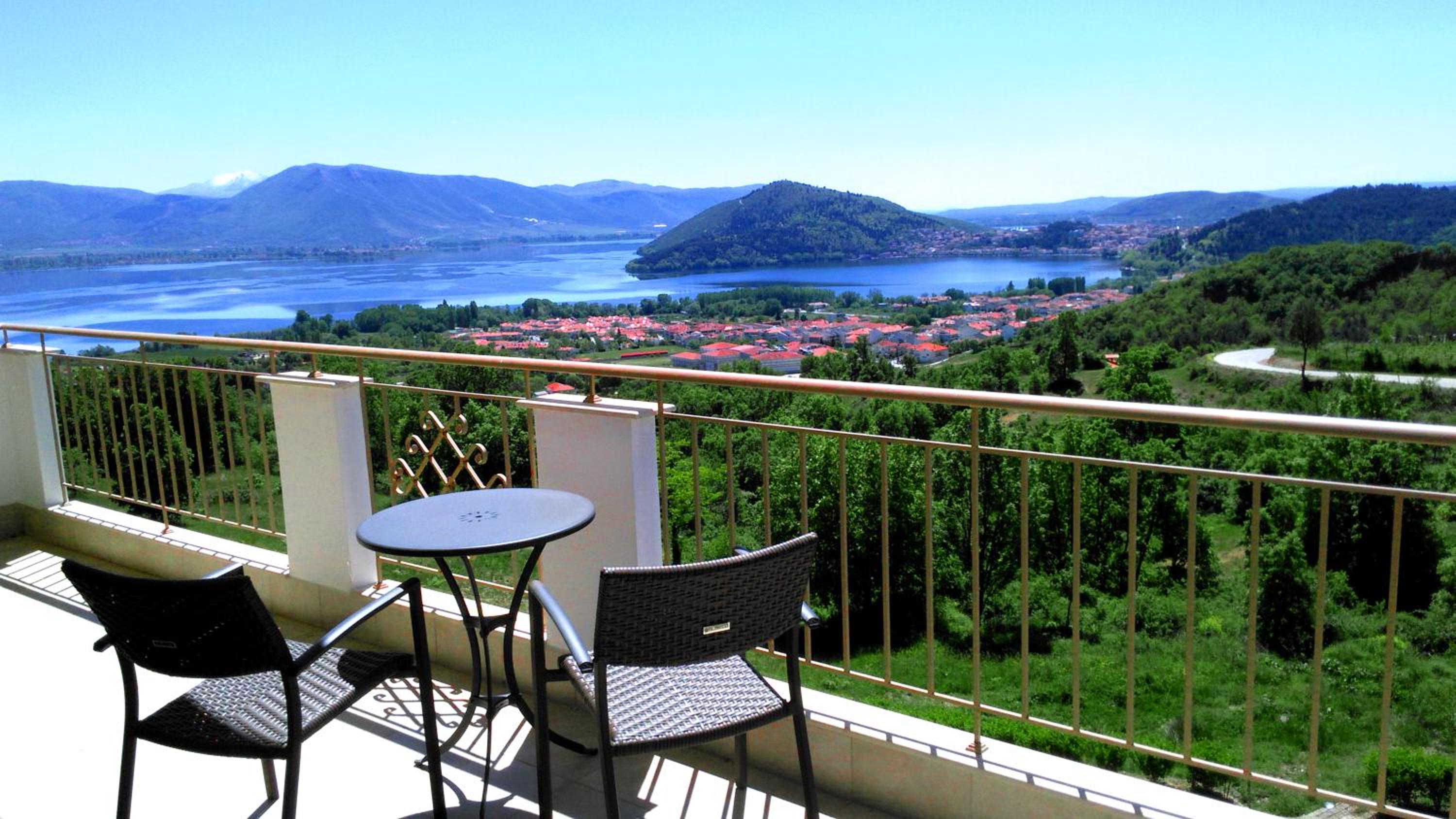 Double or Twin Room with Lake View - Photo 5