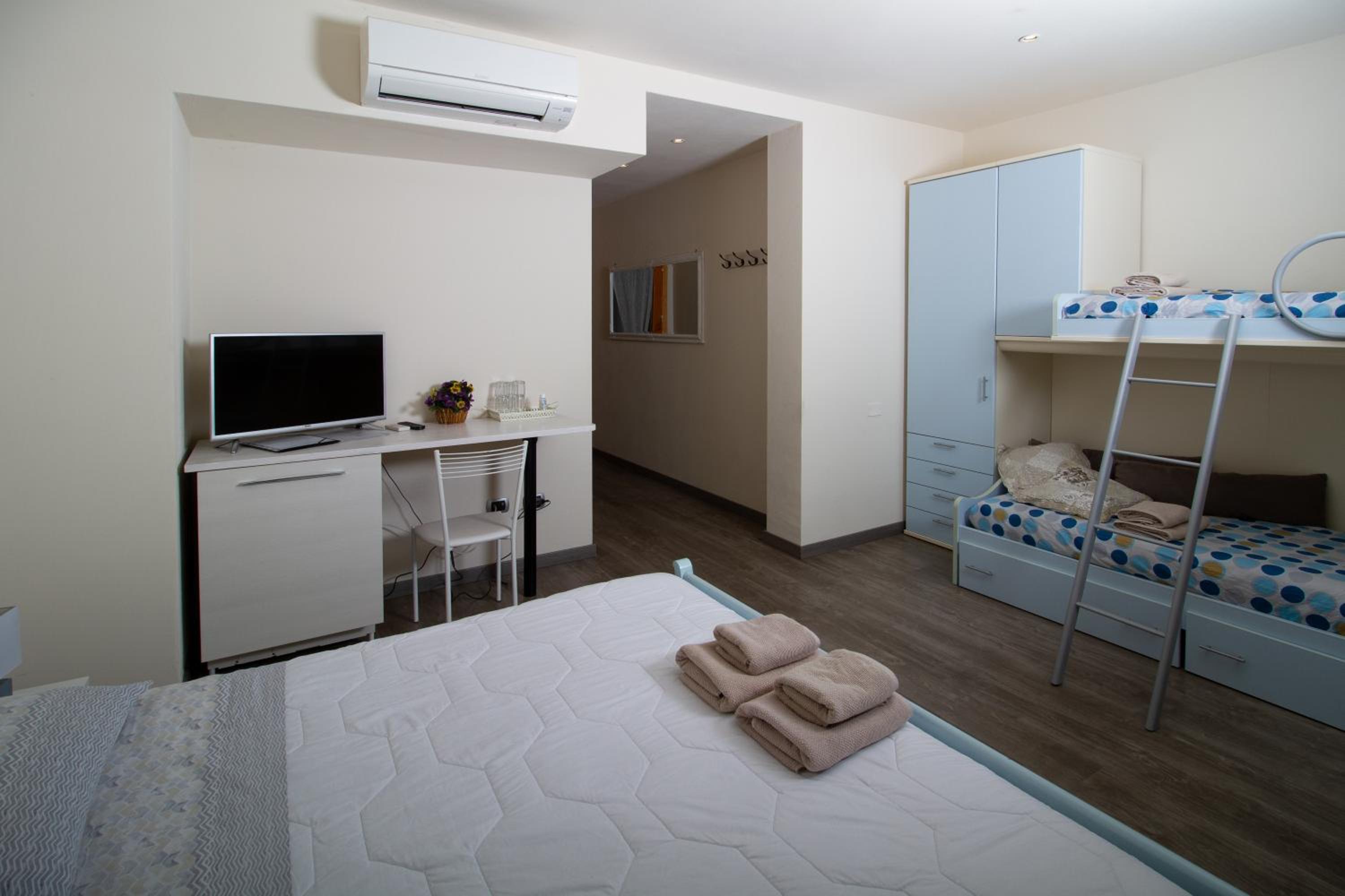One-Bedroom House photo 2